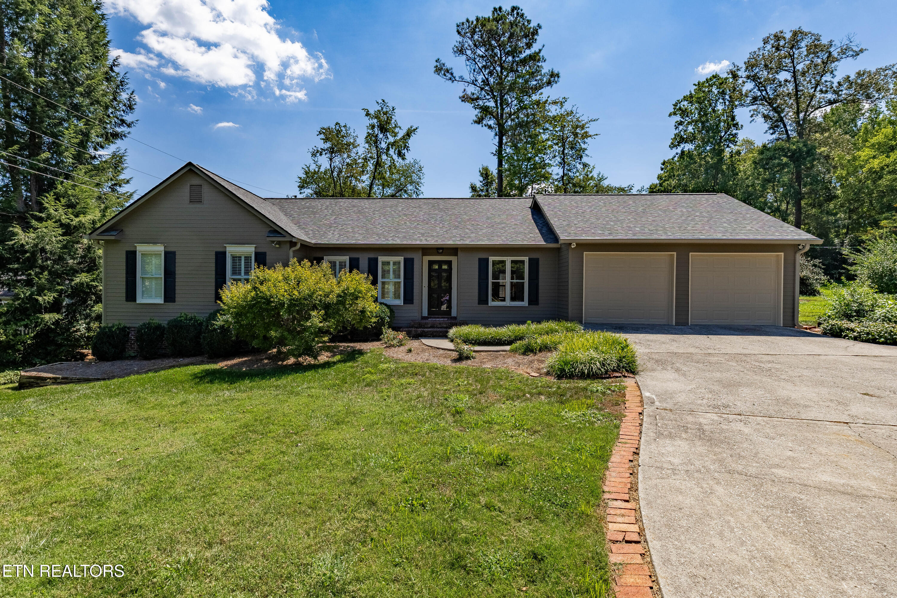 6812 Glen Brook Drive — photo
