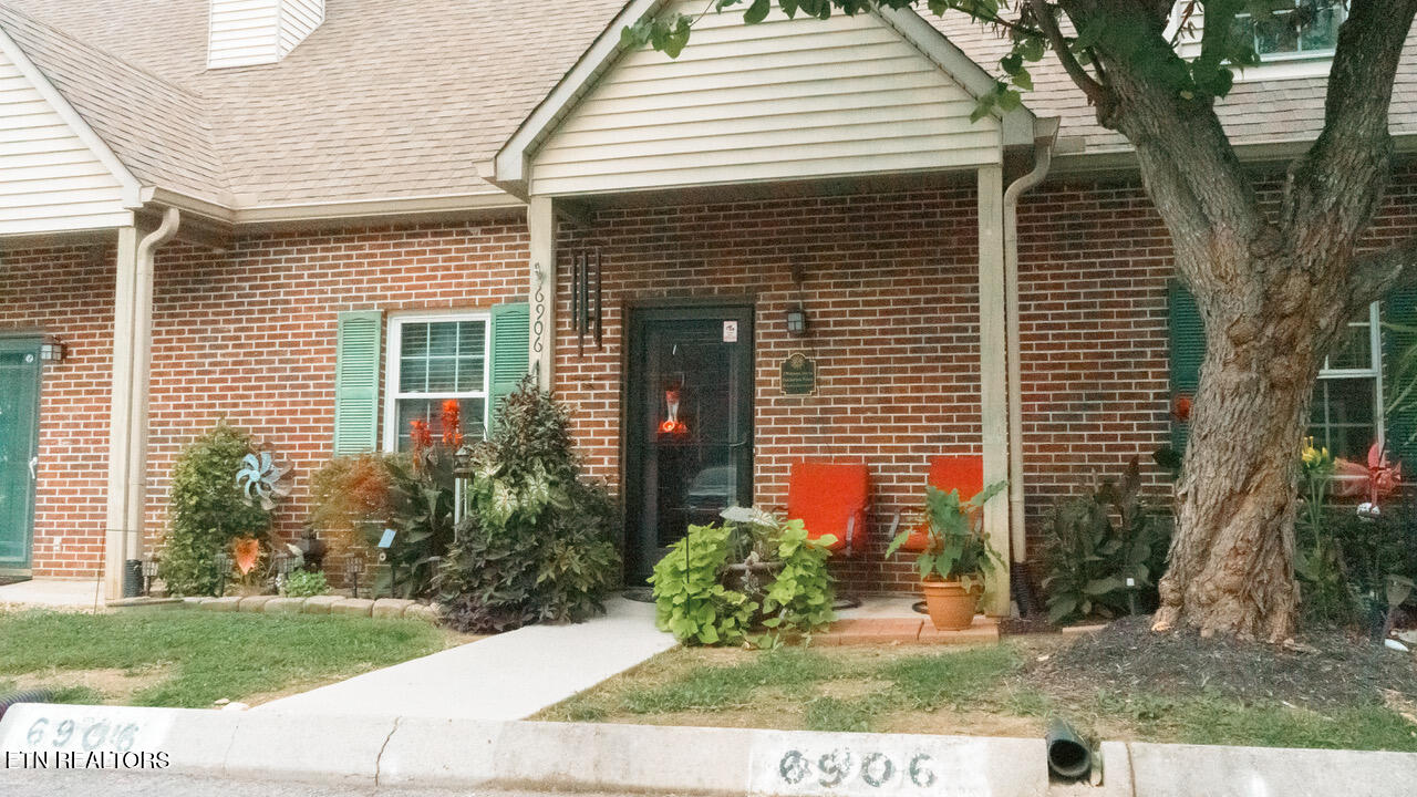 6906 Kings Crossing Way — photo