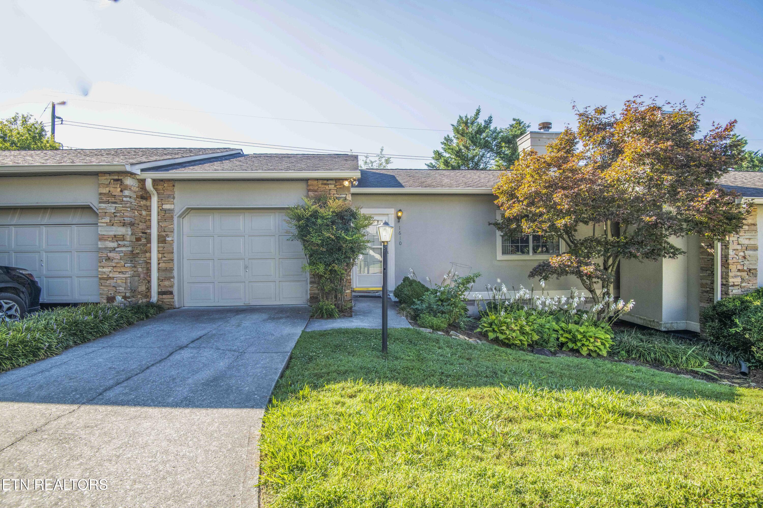 1610 Stone Hedge Drive — photo