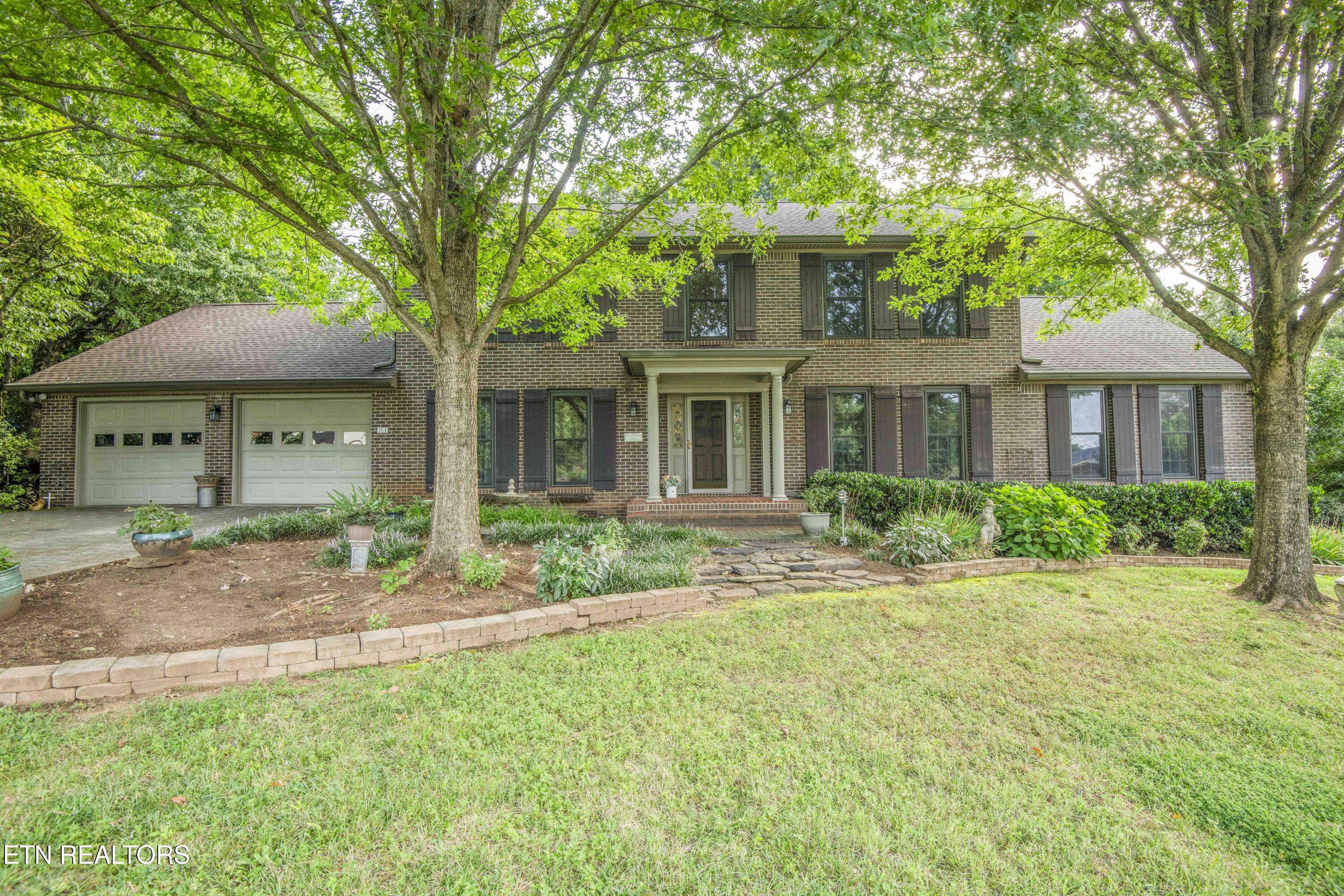 204 Nutwood Circle — photo