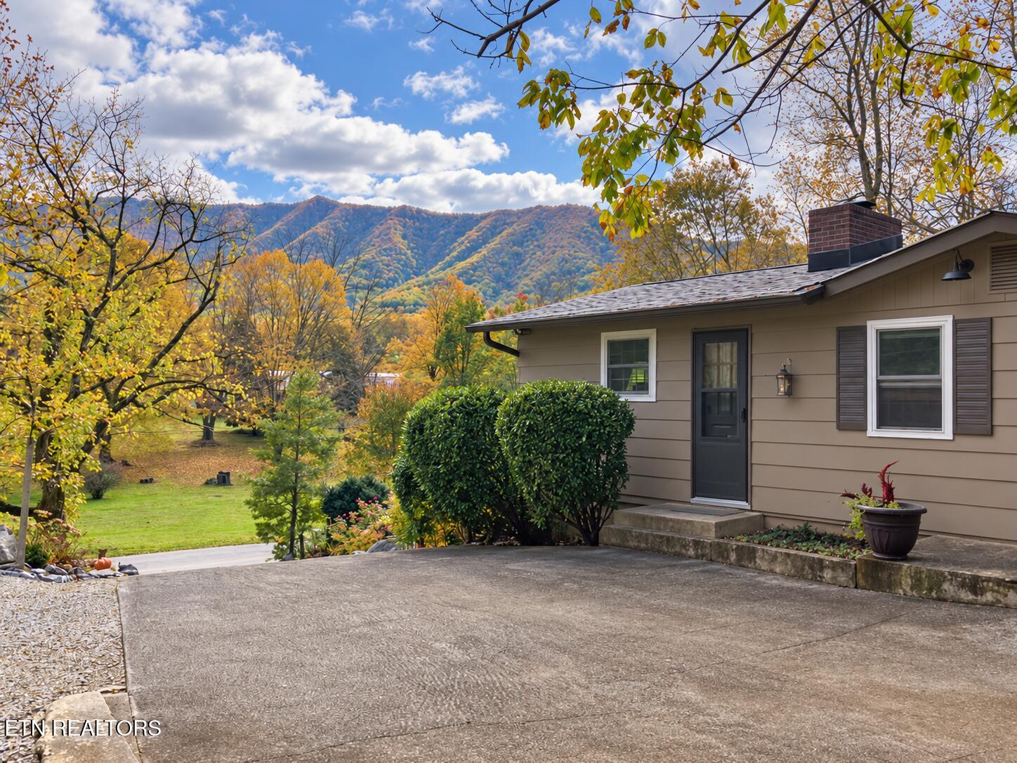 733 Cavern Rd, Townsend, TN 37882 — photo 3