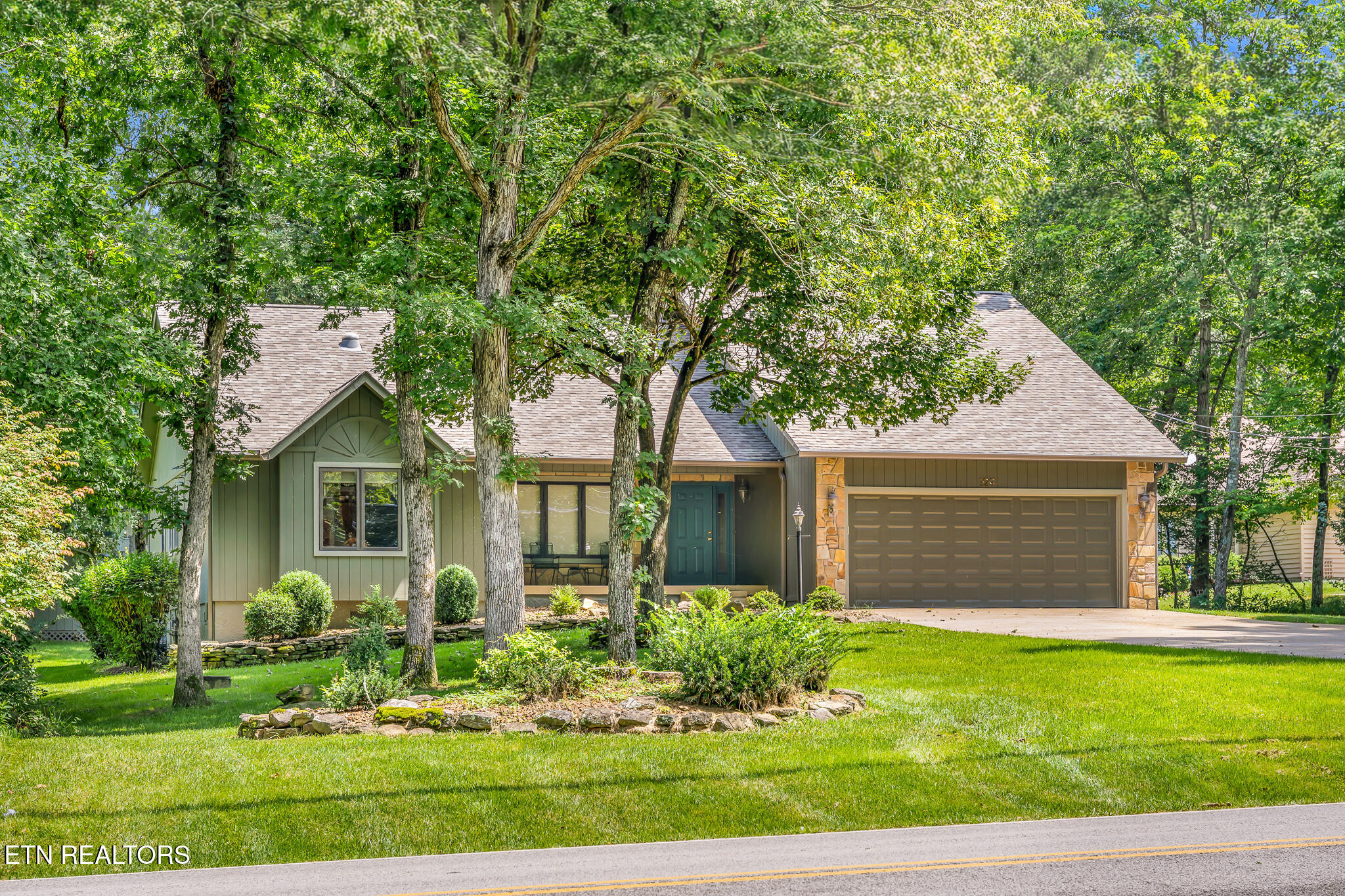129 Snead Drive — photo