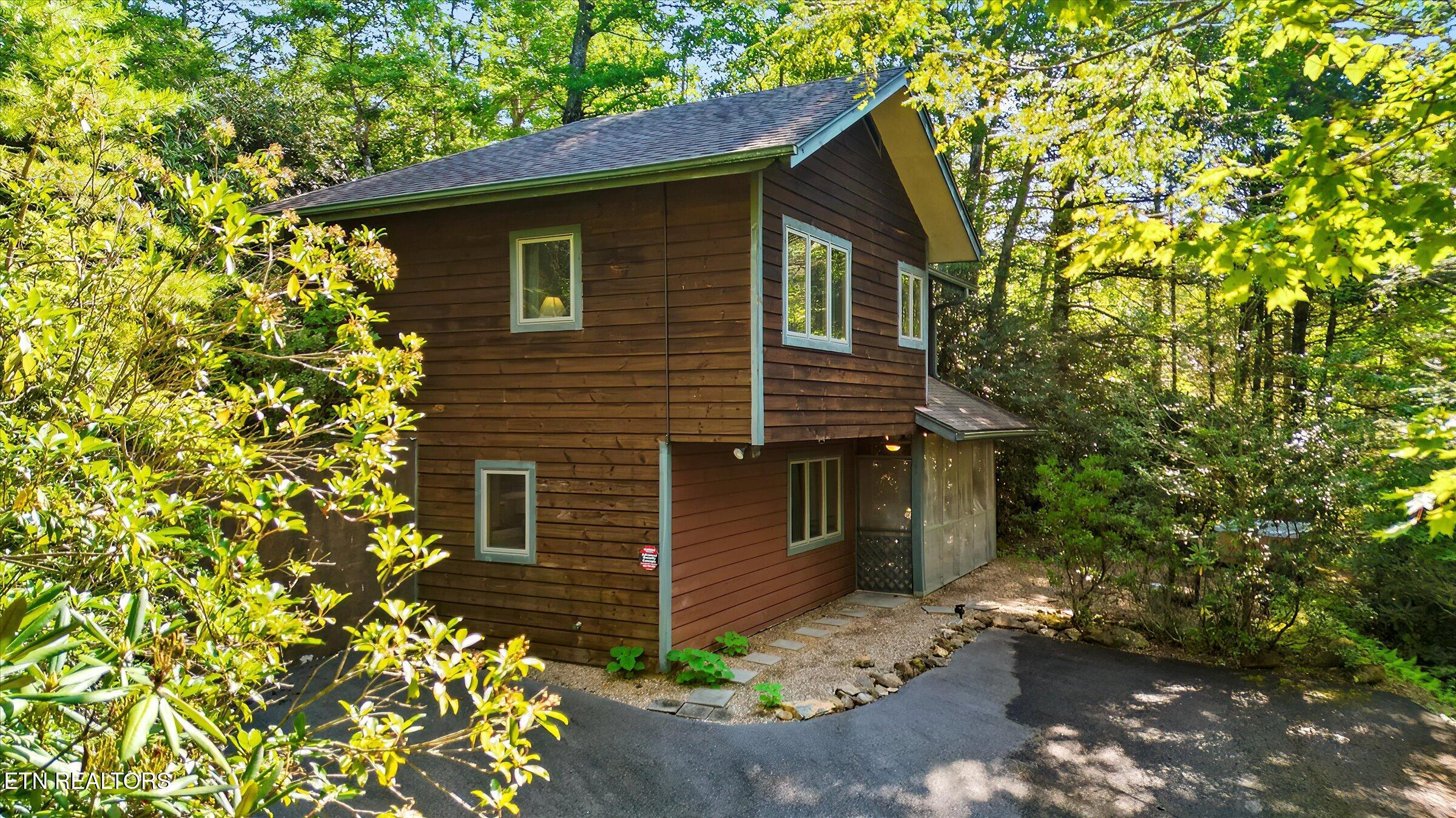 925 Sunshine Tr — photo
