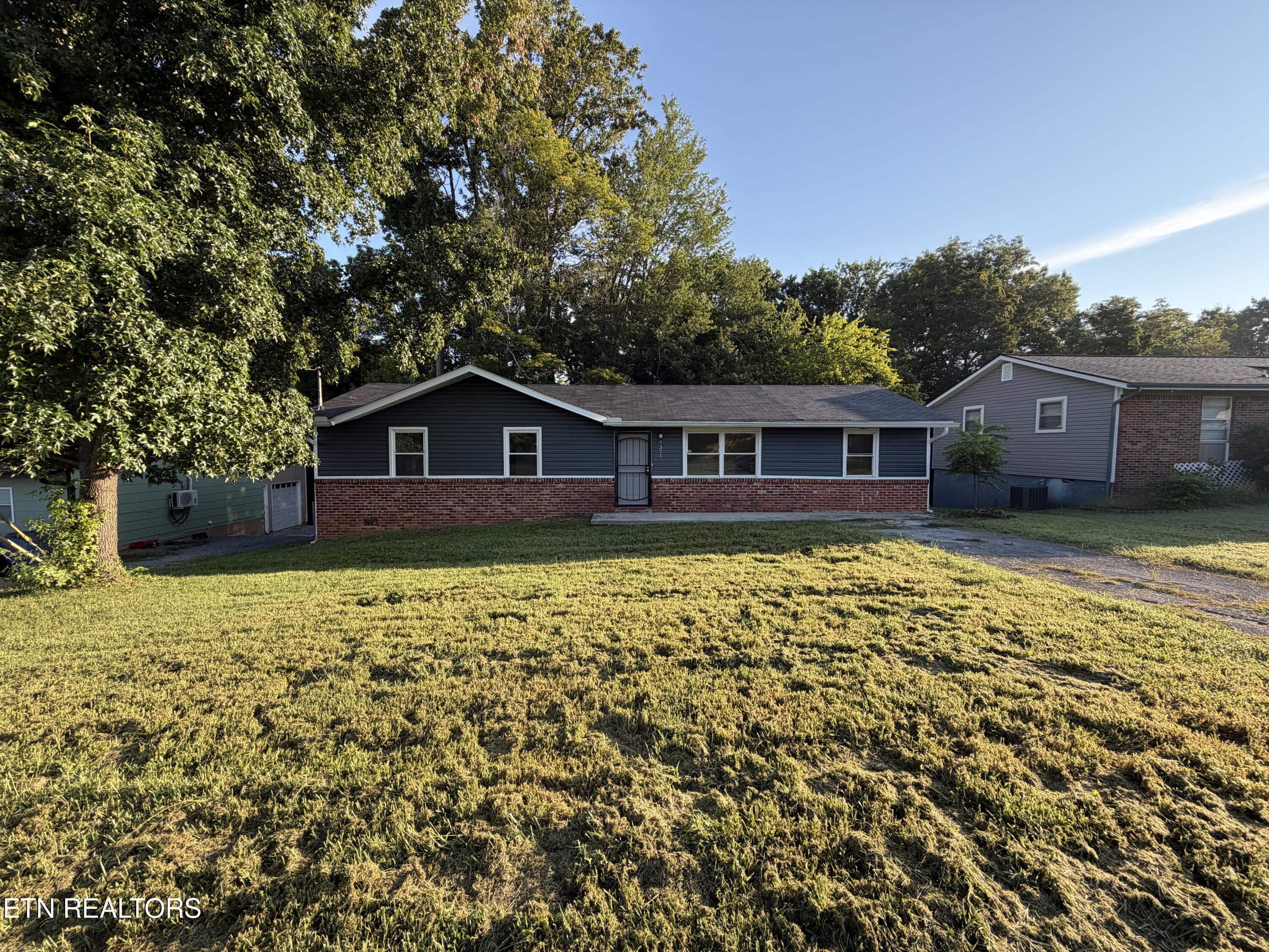 7301 Meadowbrook Circle — photo