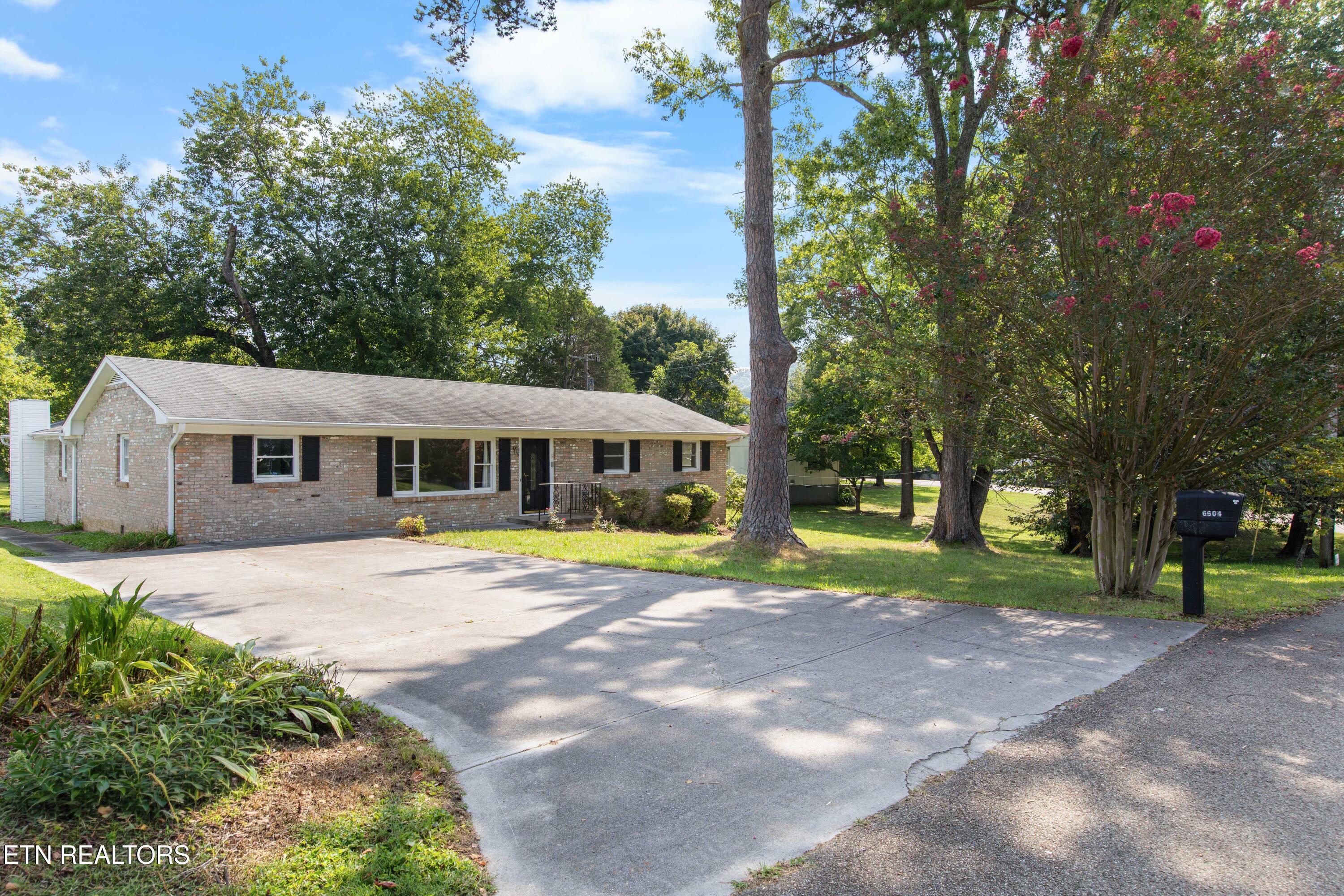 6604 Duke Rd — photo