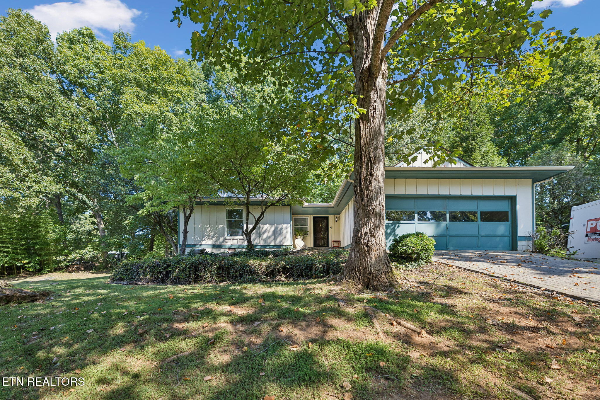 10033 Bluegrass Rd — photo