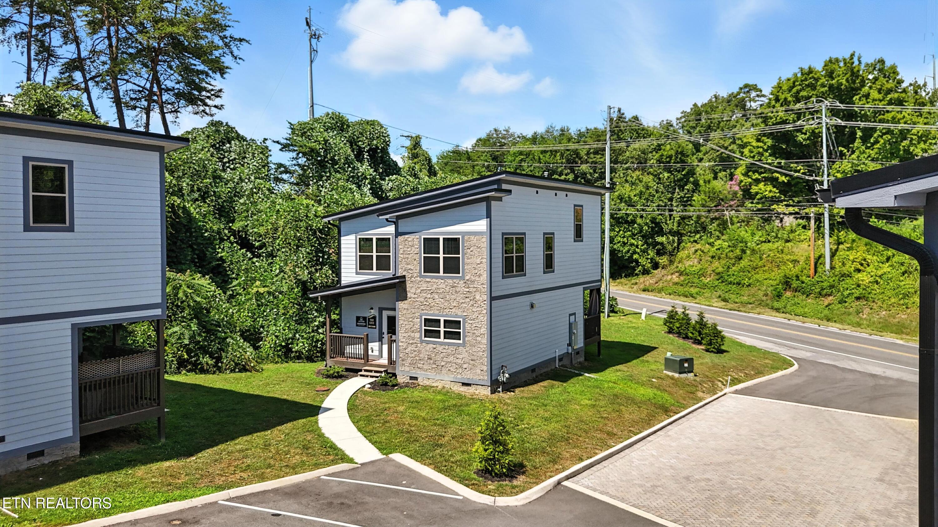 576 Dollywood Lane Unit 1 — photo