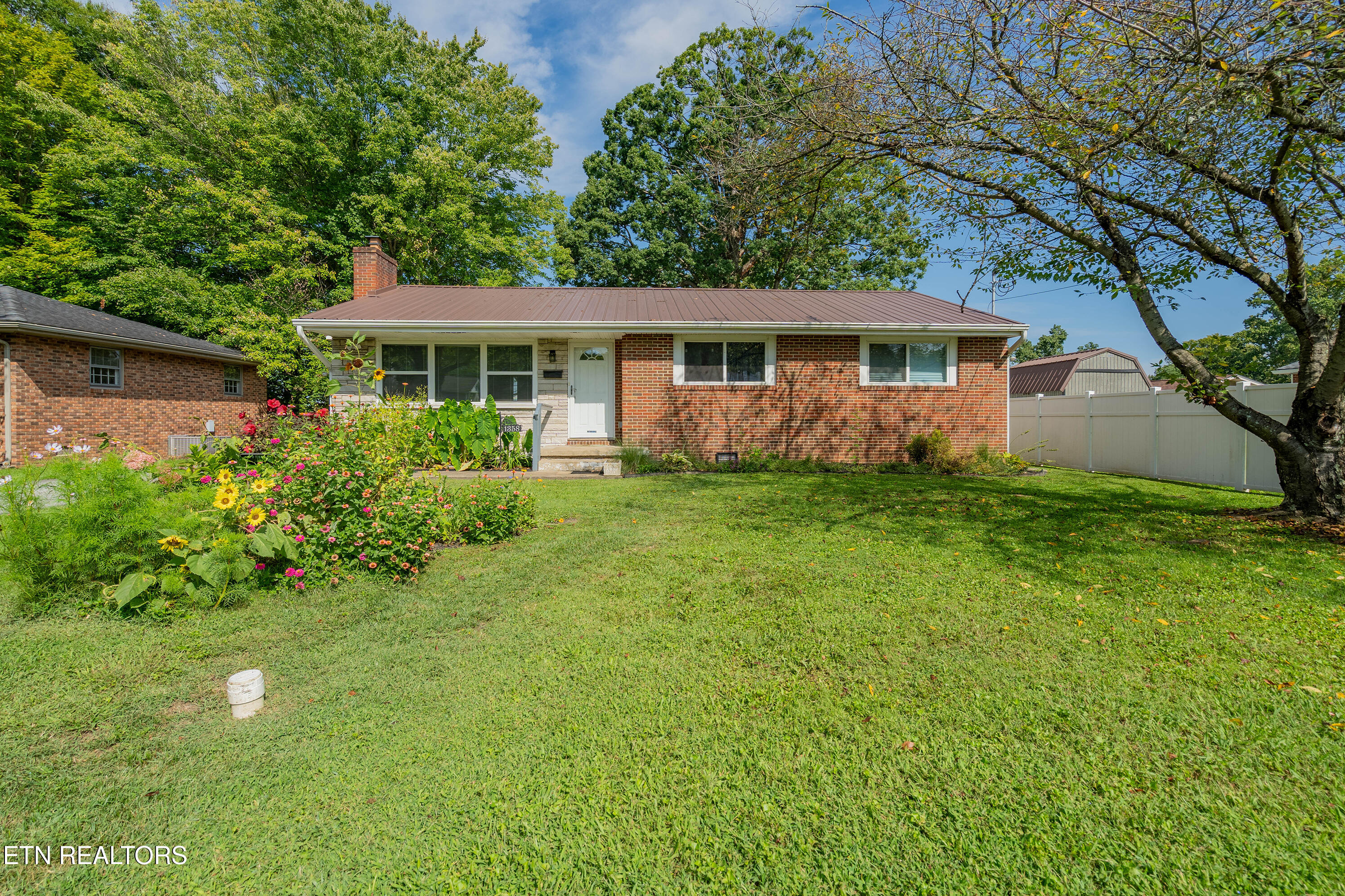 1358 Wooddale Circle — photo