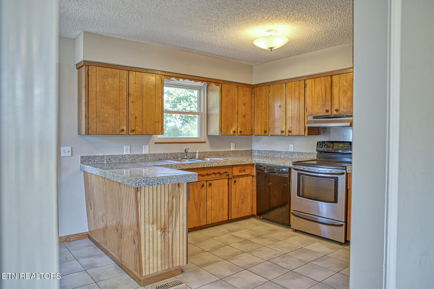4047 Crawford Rd, Silver Point, TN 38582 — photo 2