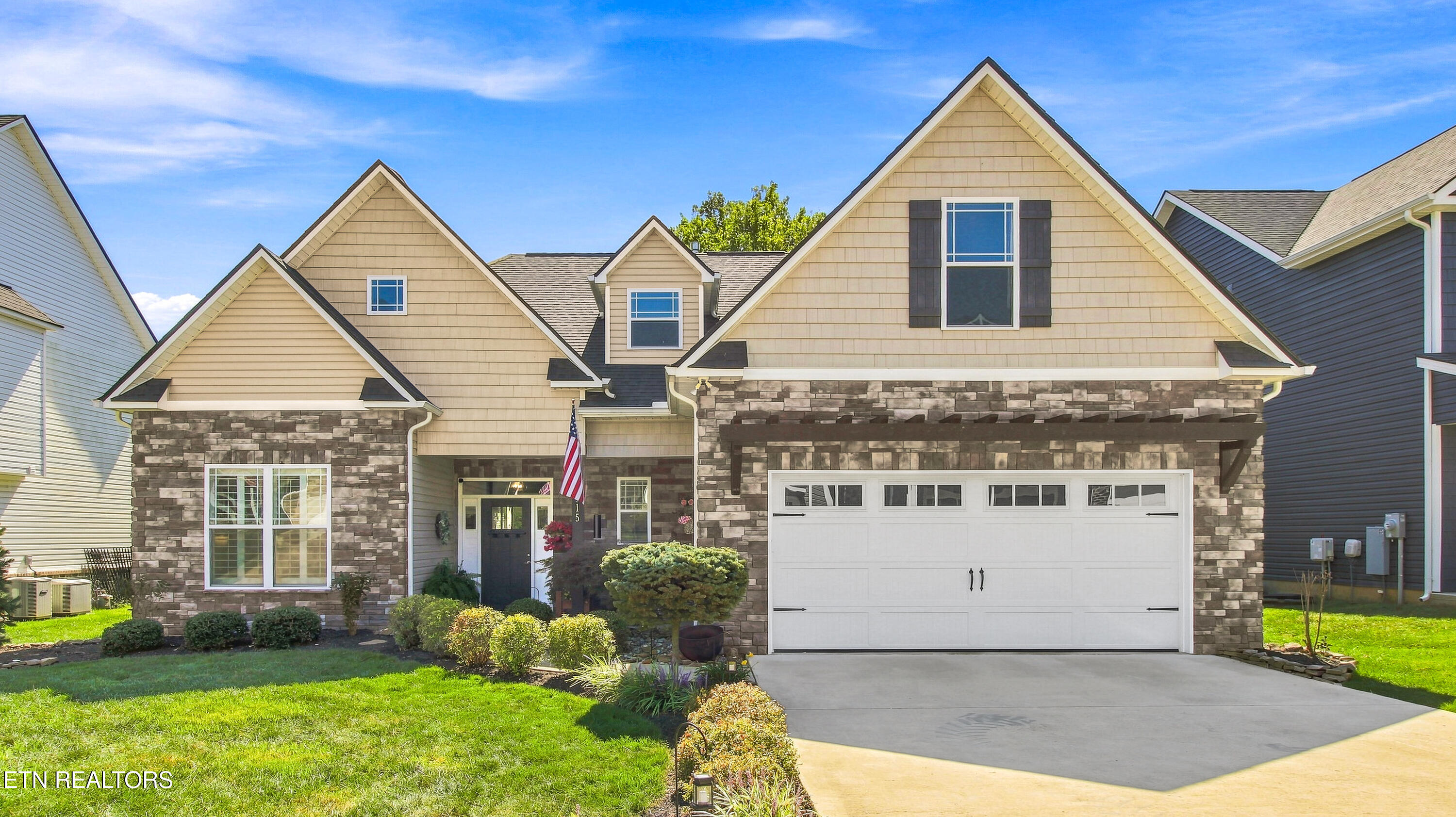 2915 Cardiff Castle Lane — photo
