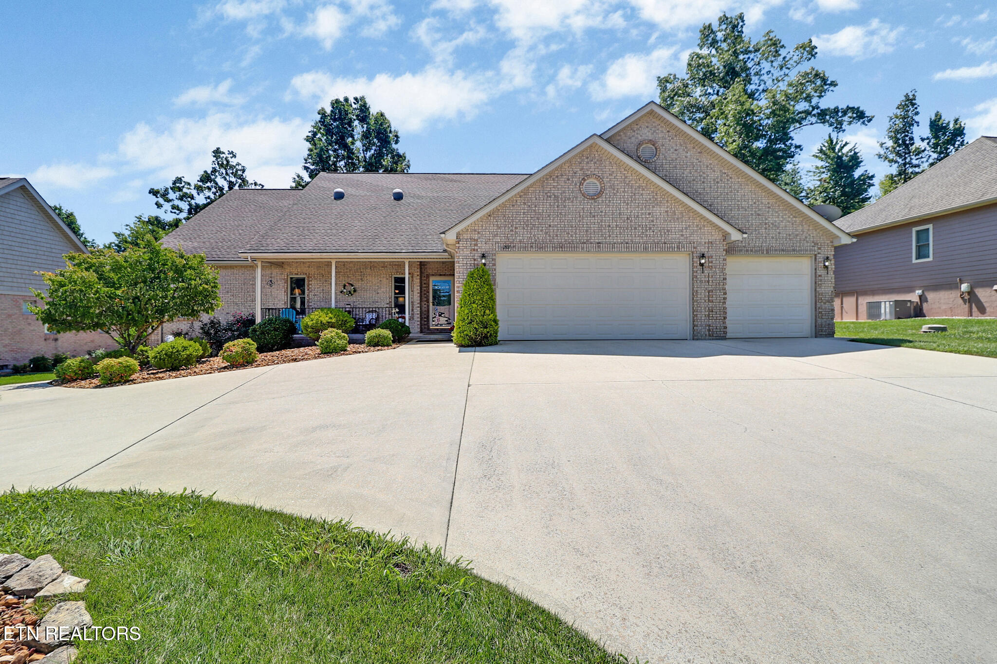 207 Forest Hill Drive — photo
