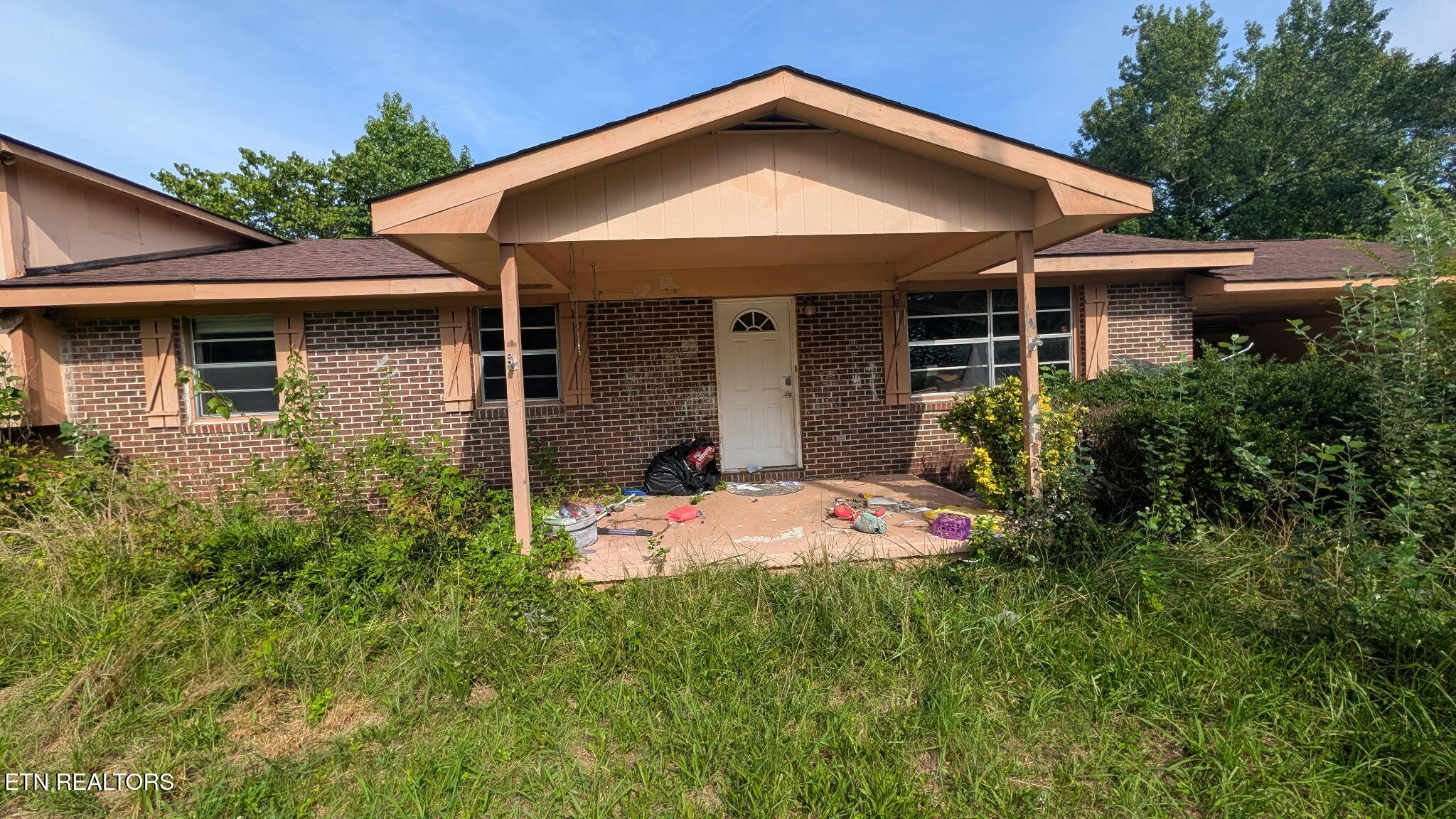 300 Bowman Lane — photo