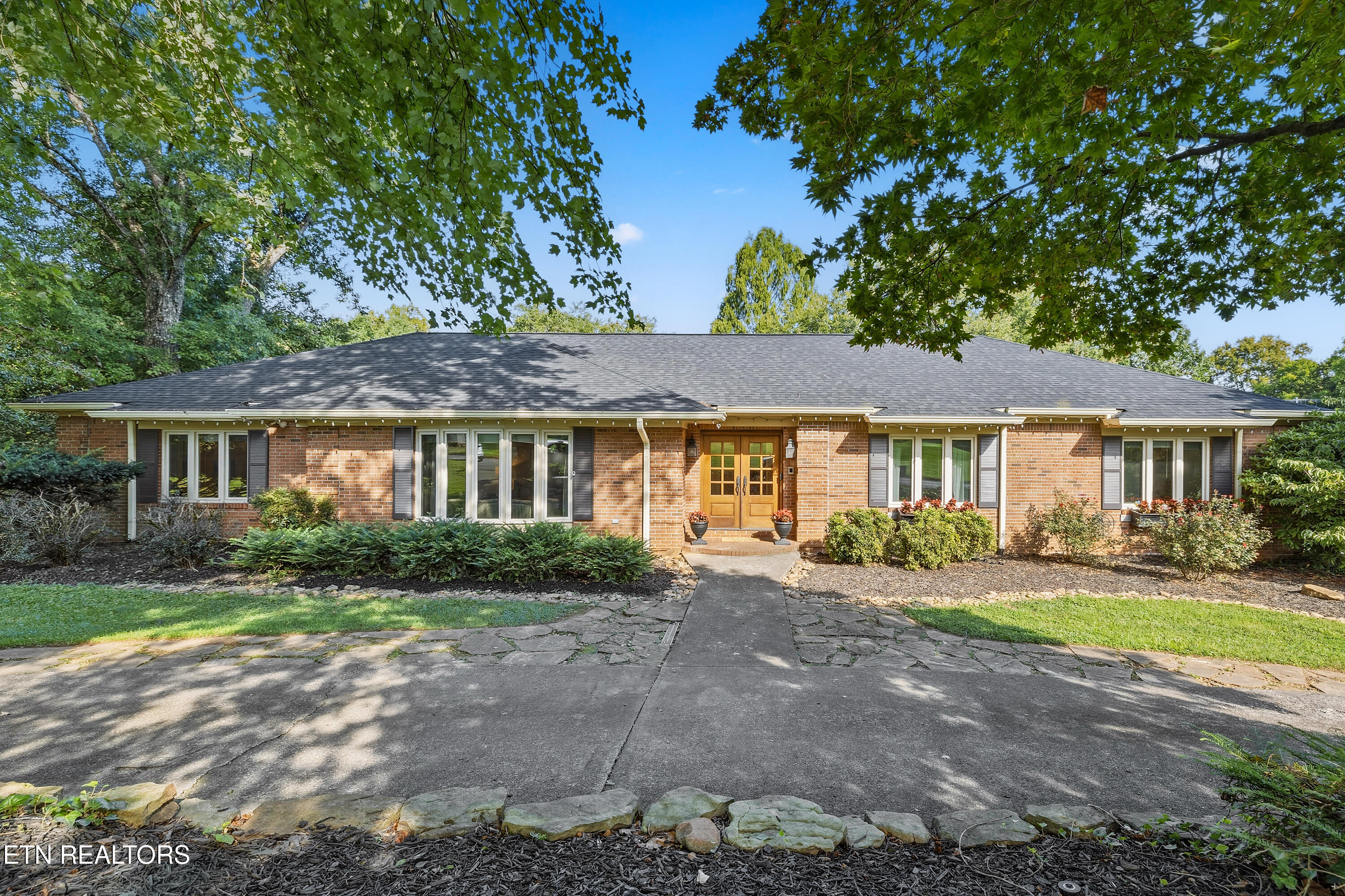 2301 Craig Cove Rd — photo