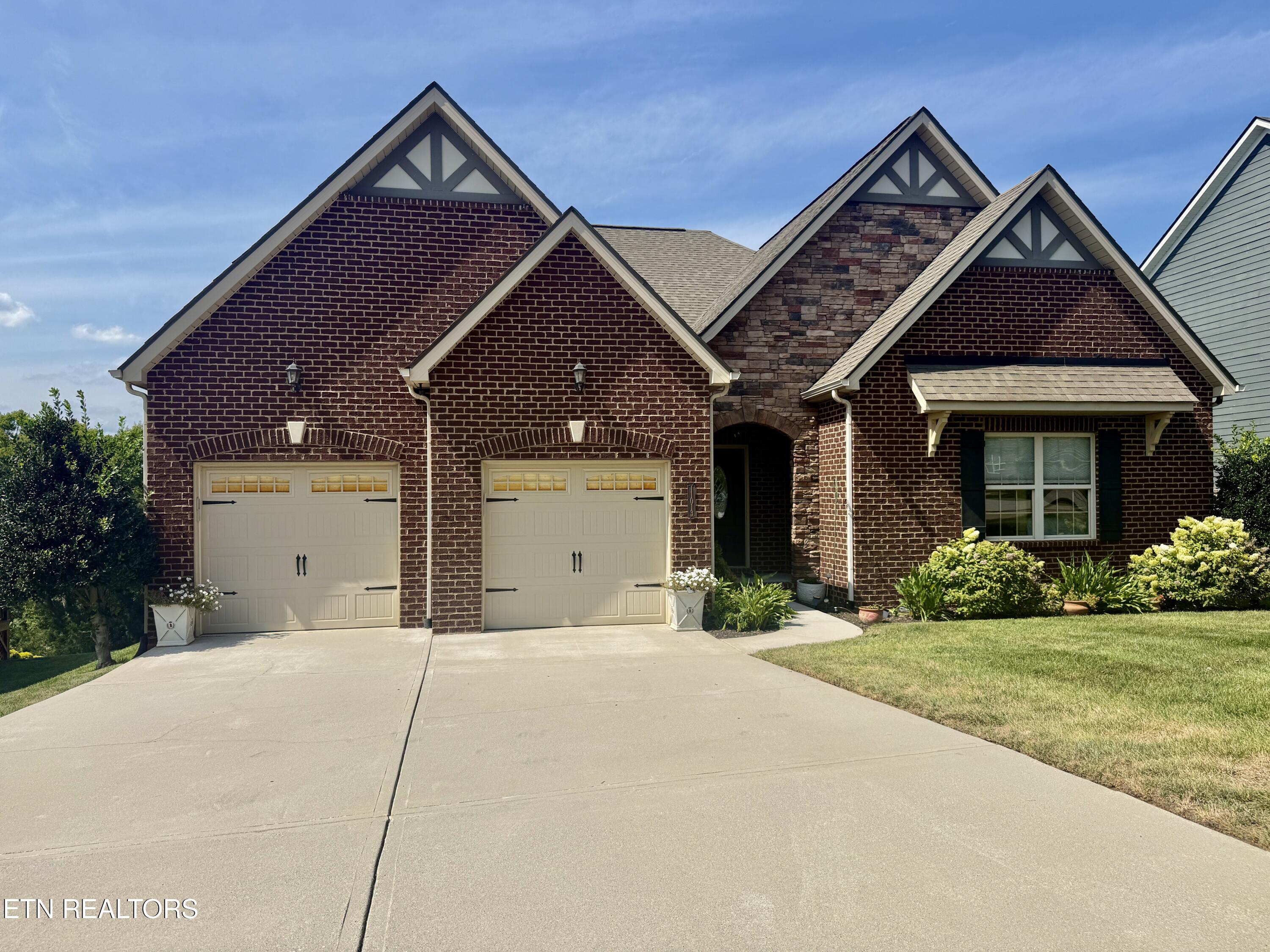 11013 Hunters Knoll Lane — photo
