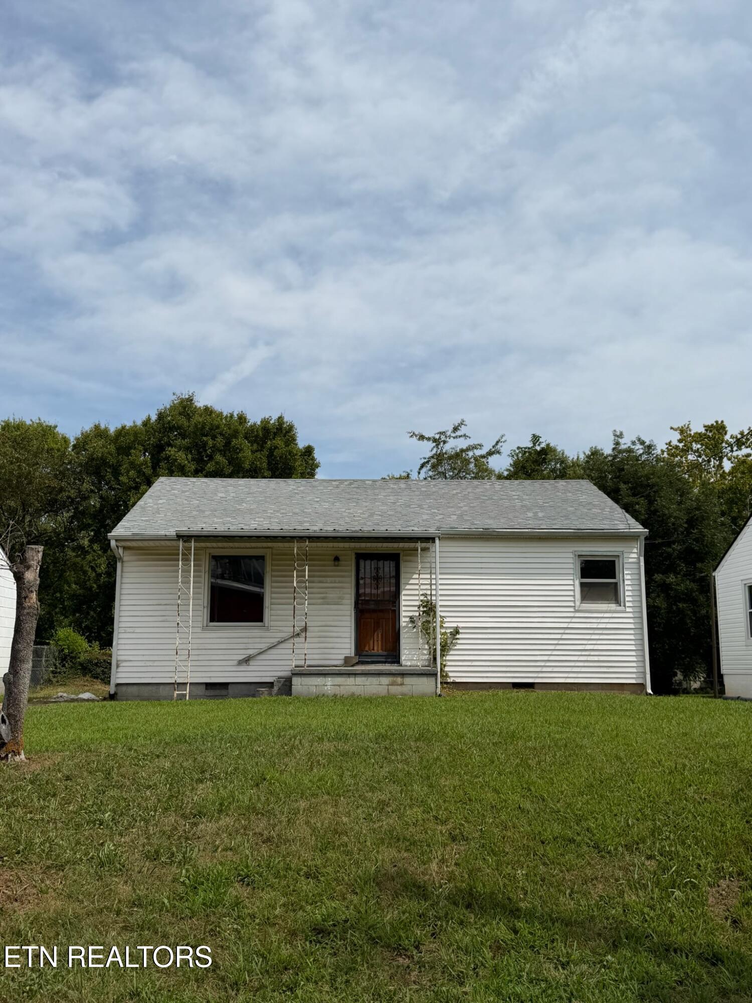 3754 Speedway Circle — photo
