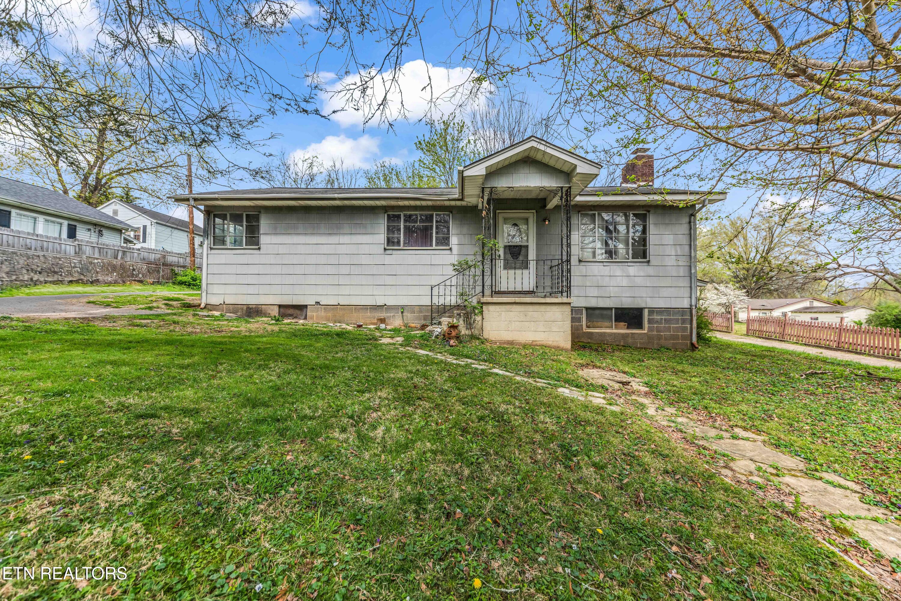 2909 Montbelle Drive — photo