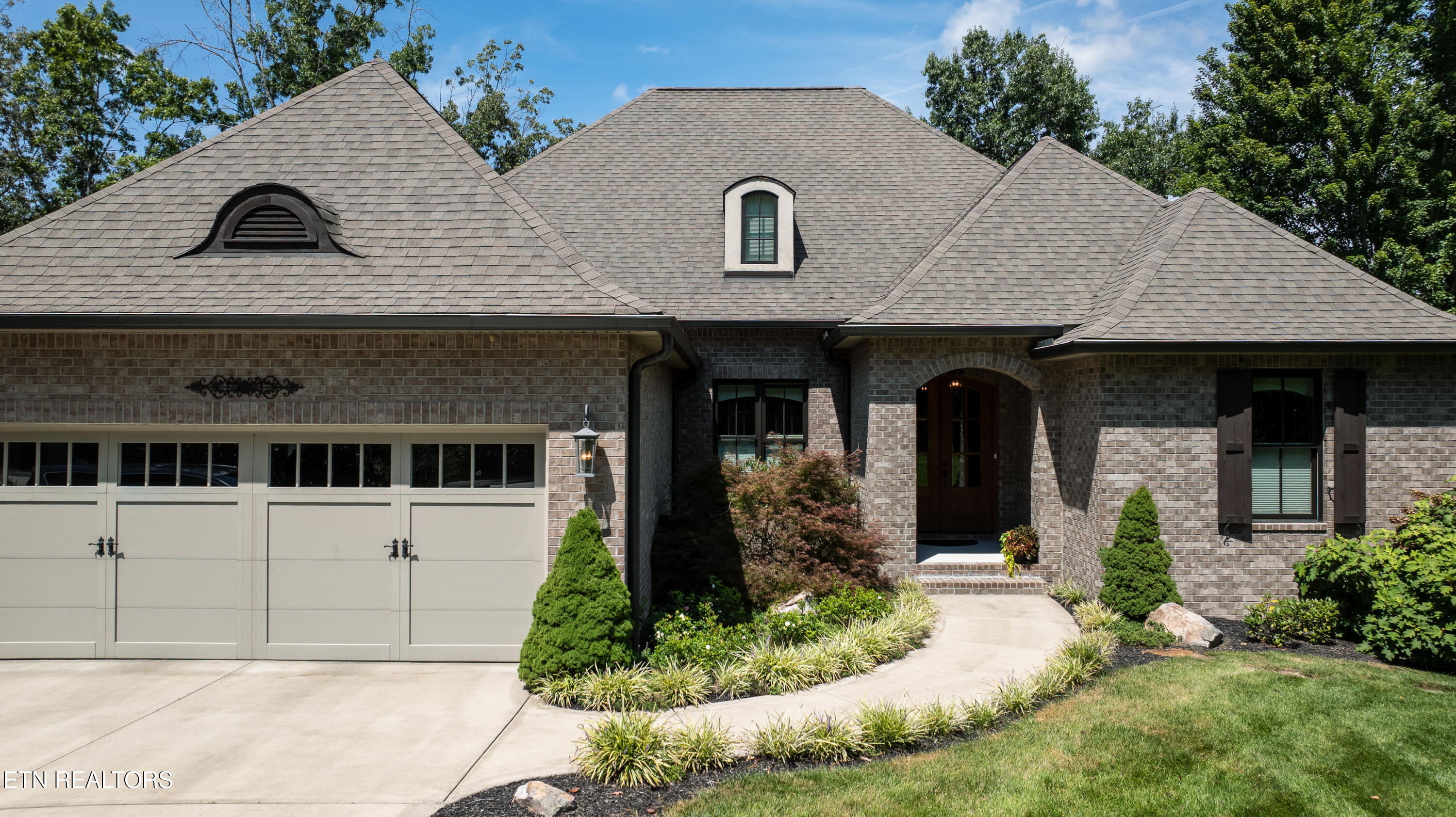 147 Hedgewood Point — photo