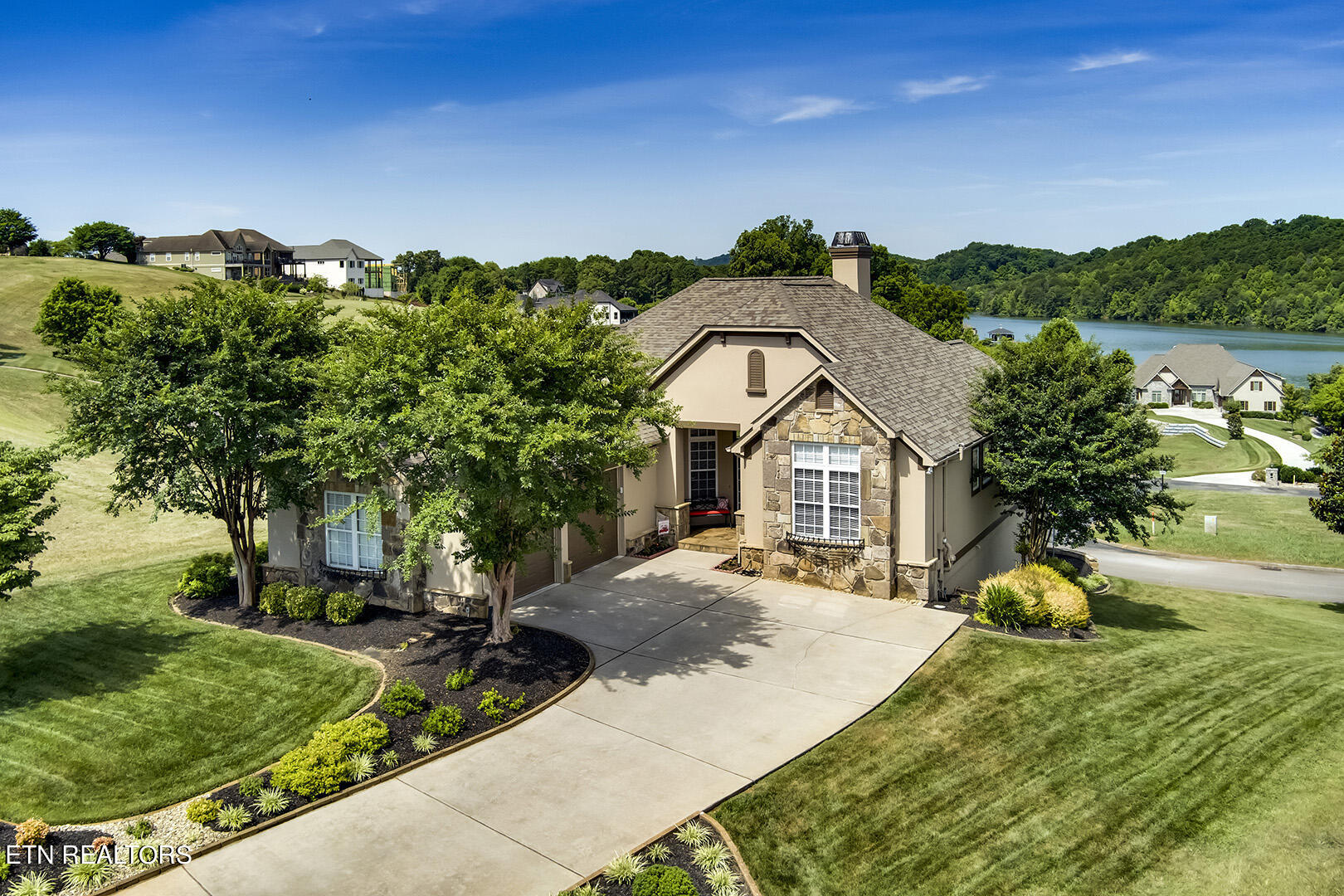 315 Hummingbird Drive — photo