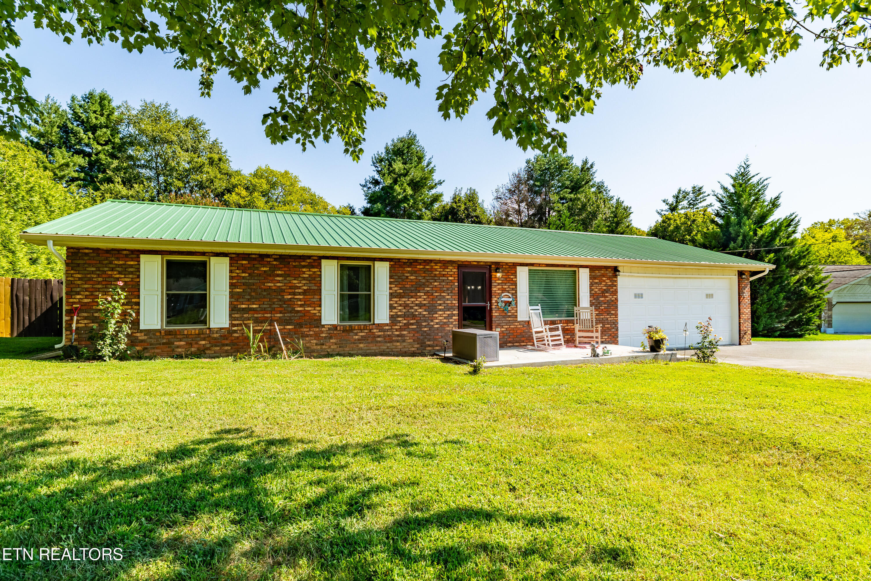 656 Dwight Lane — photo