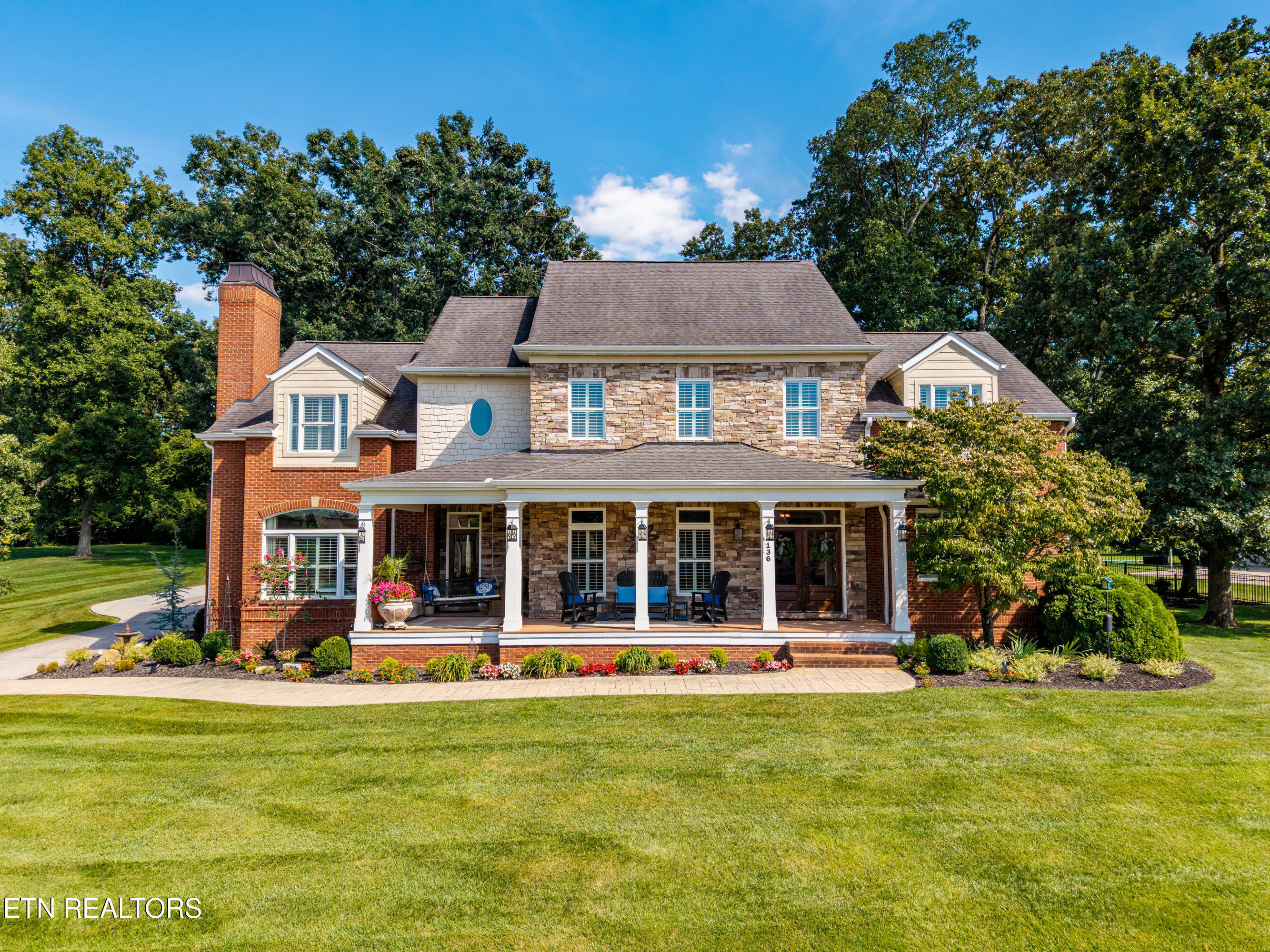 136 Charles Earl Lane — photo