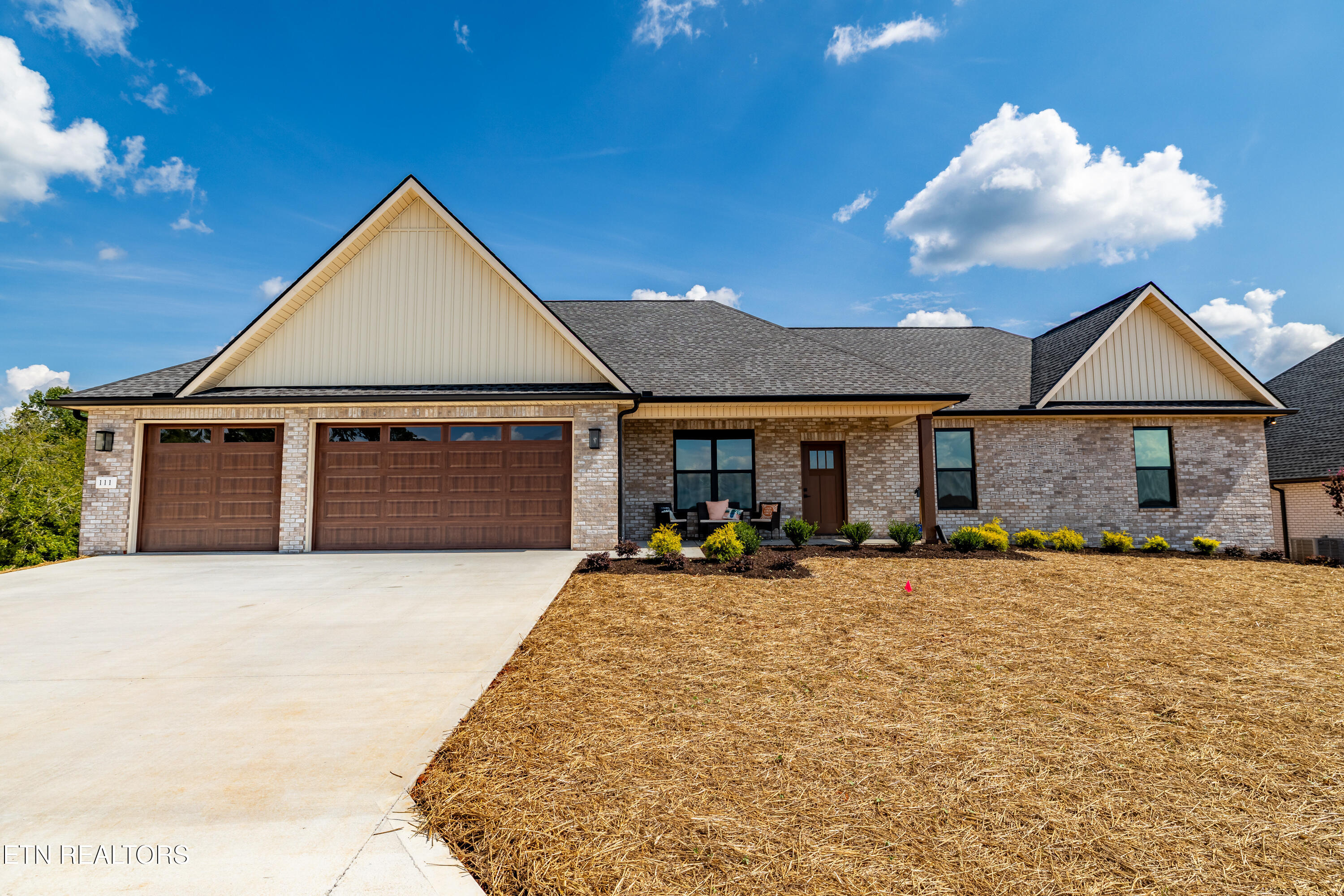 111 Burrstone Way — photo
