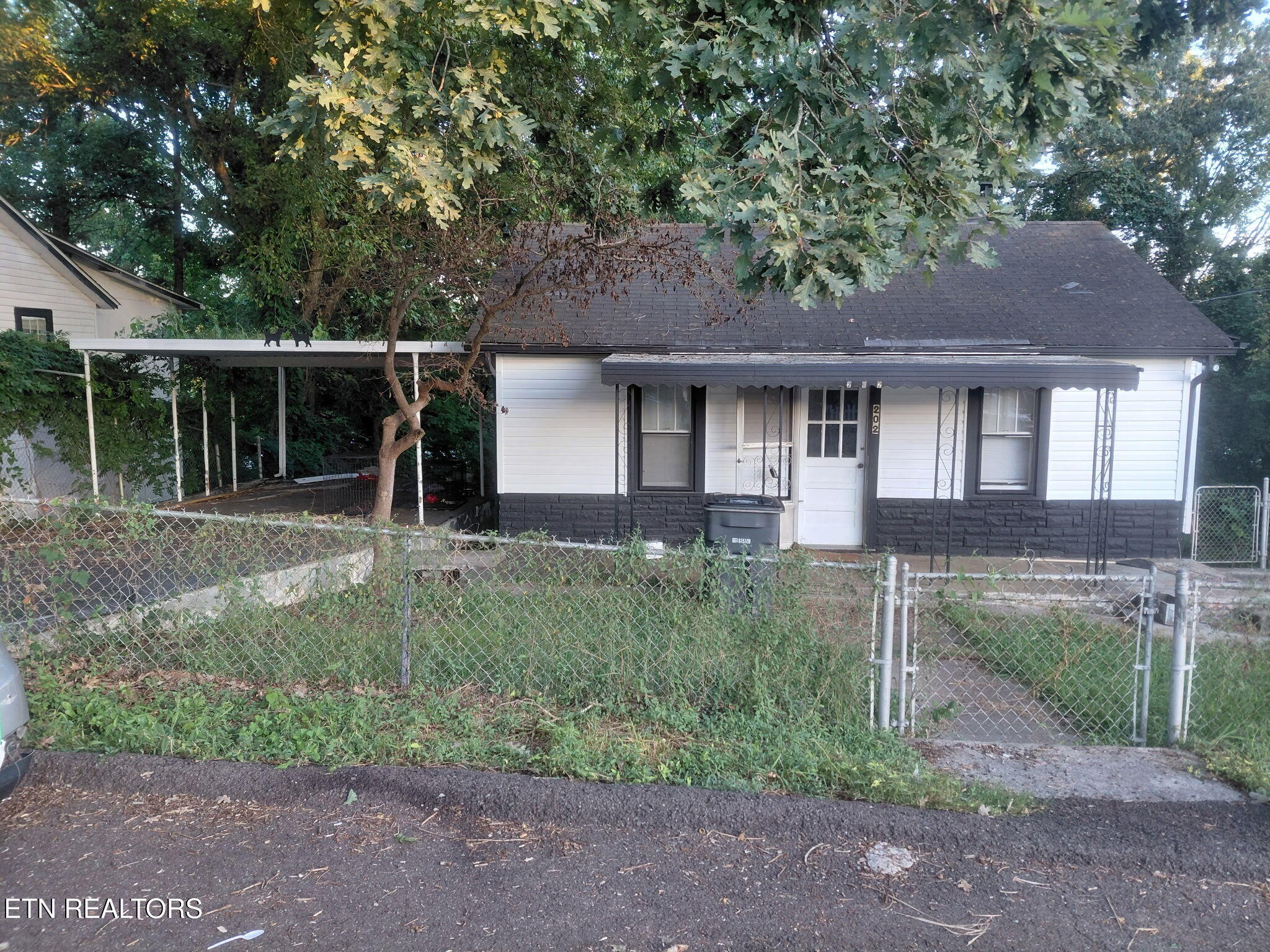 202 Hillview Ave — photo