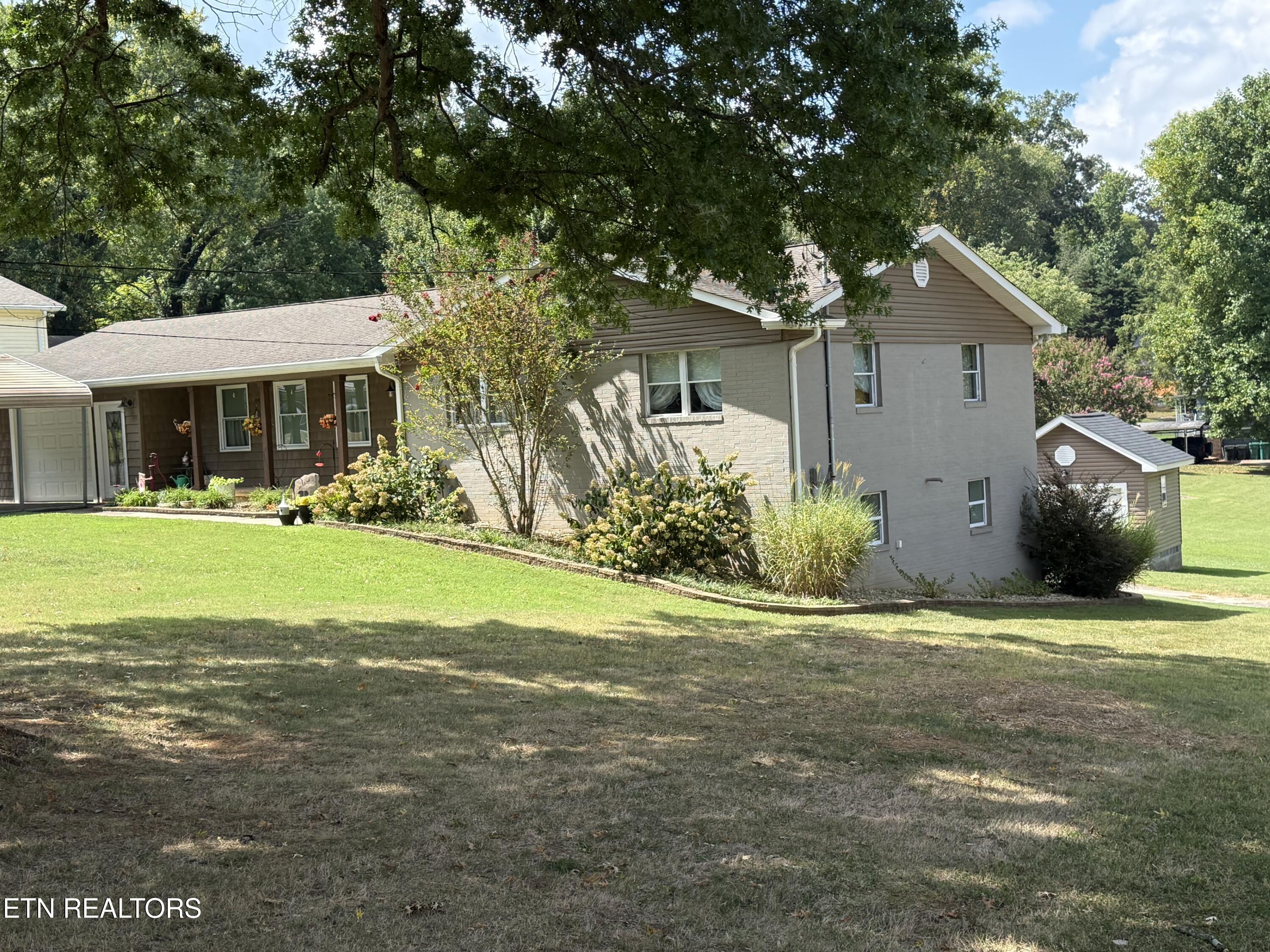 627 Greenwood Drive — photo