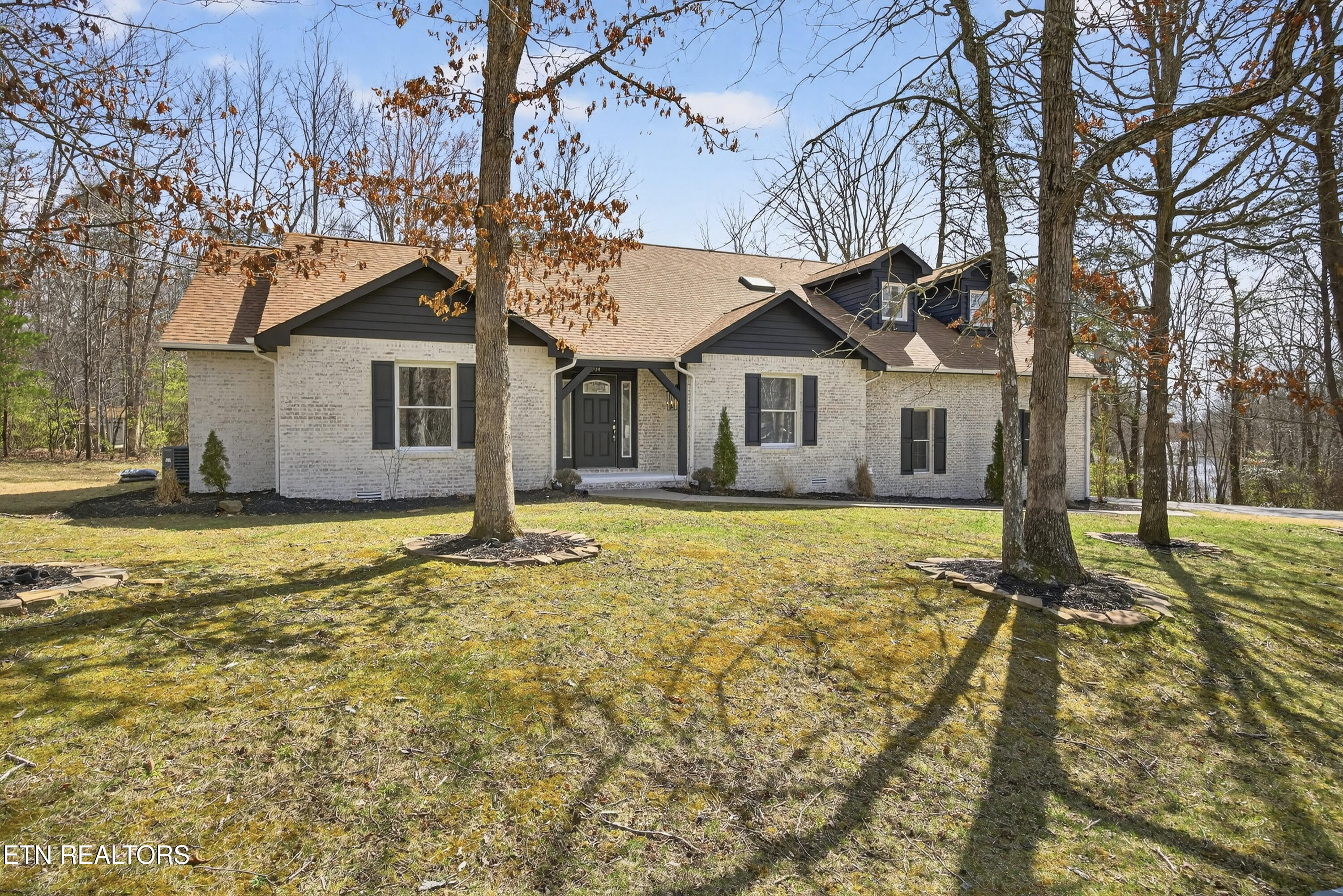 204 Meadowview Drive — photo