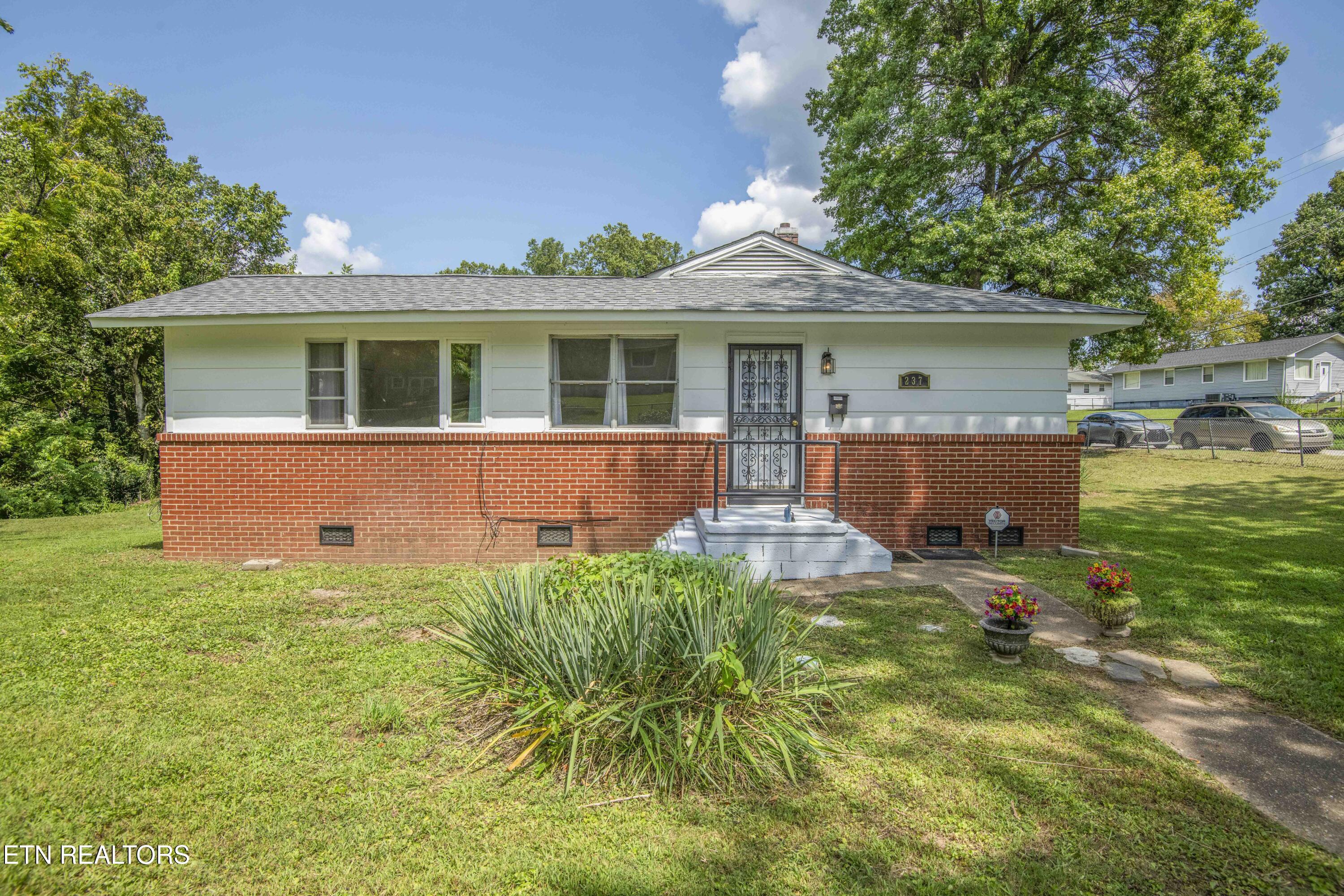 237 S Dillard Ave — photo