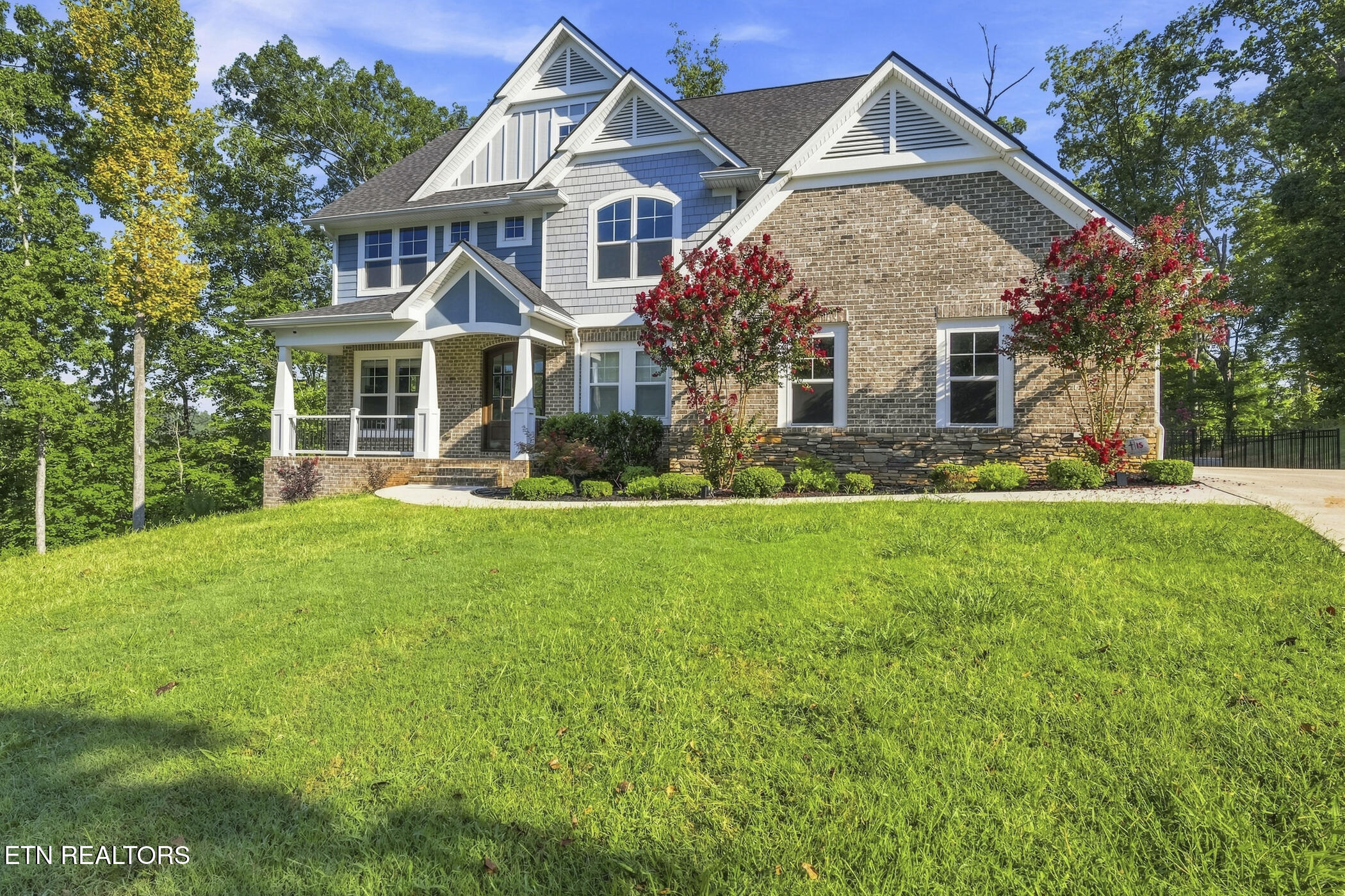 295 Wedgewood Drive — photo