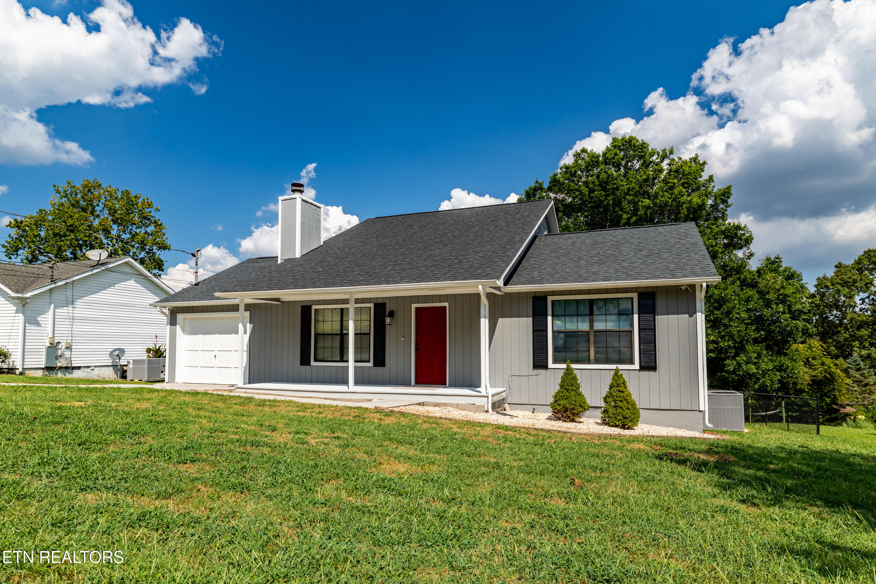 2423 Chimney Ridge Rd, Knoxville, TN 37923 — photo 2