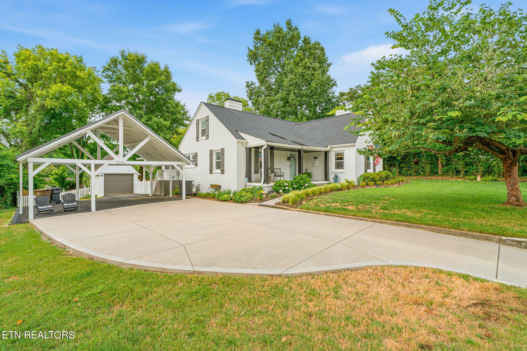 236 Hillcrest Drive — photo