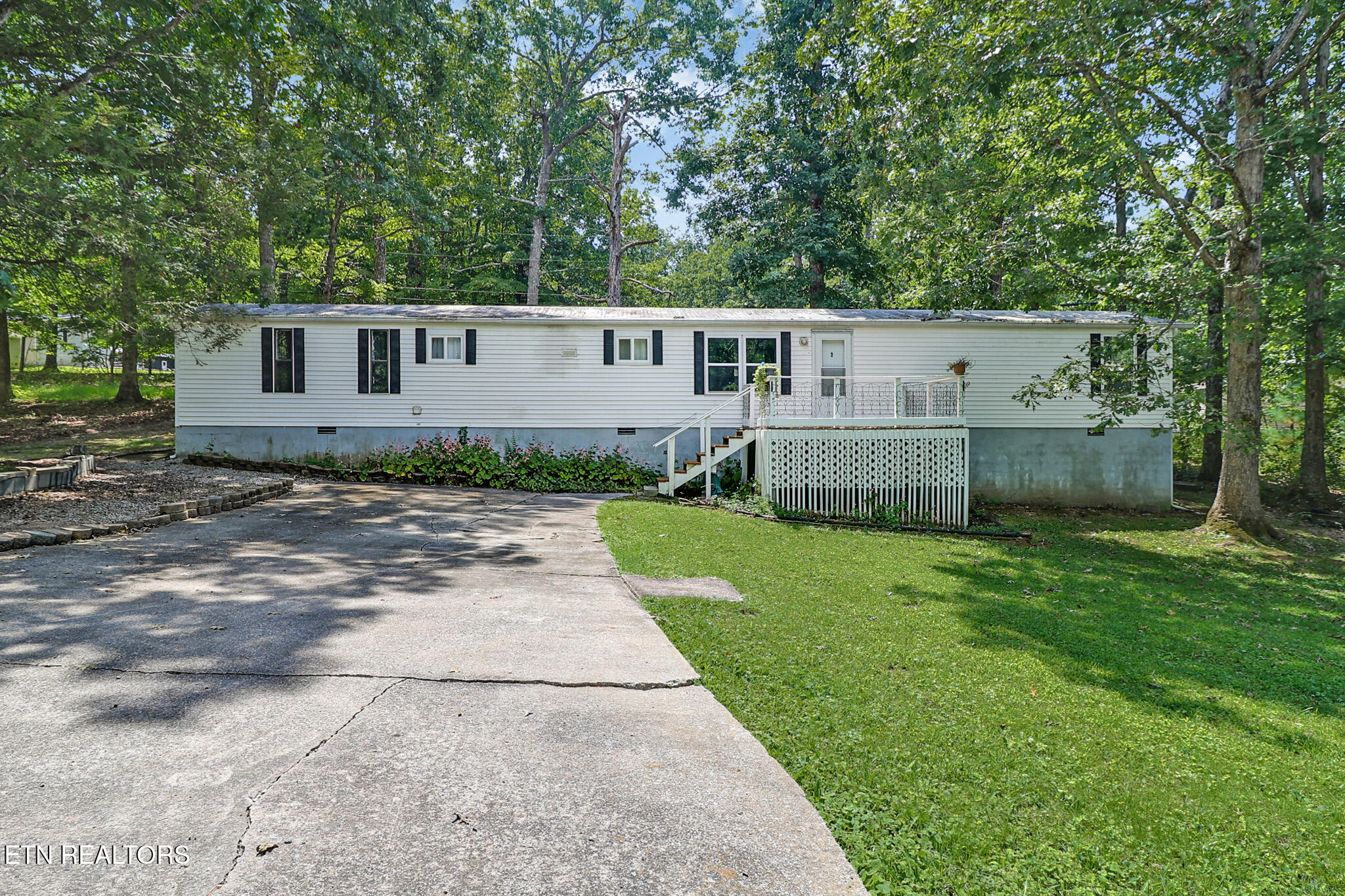 106 Avon Lane — photo