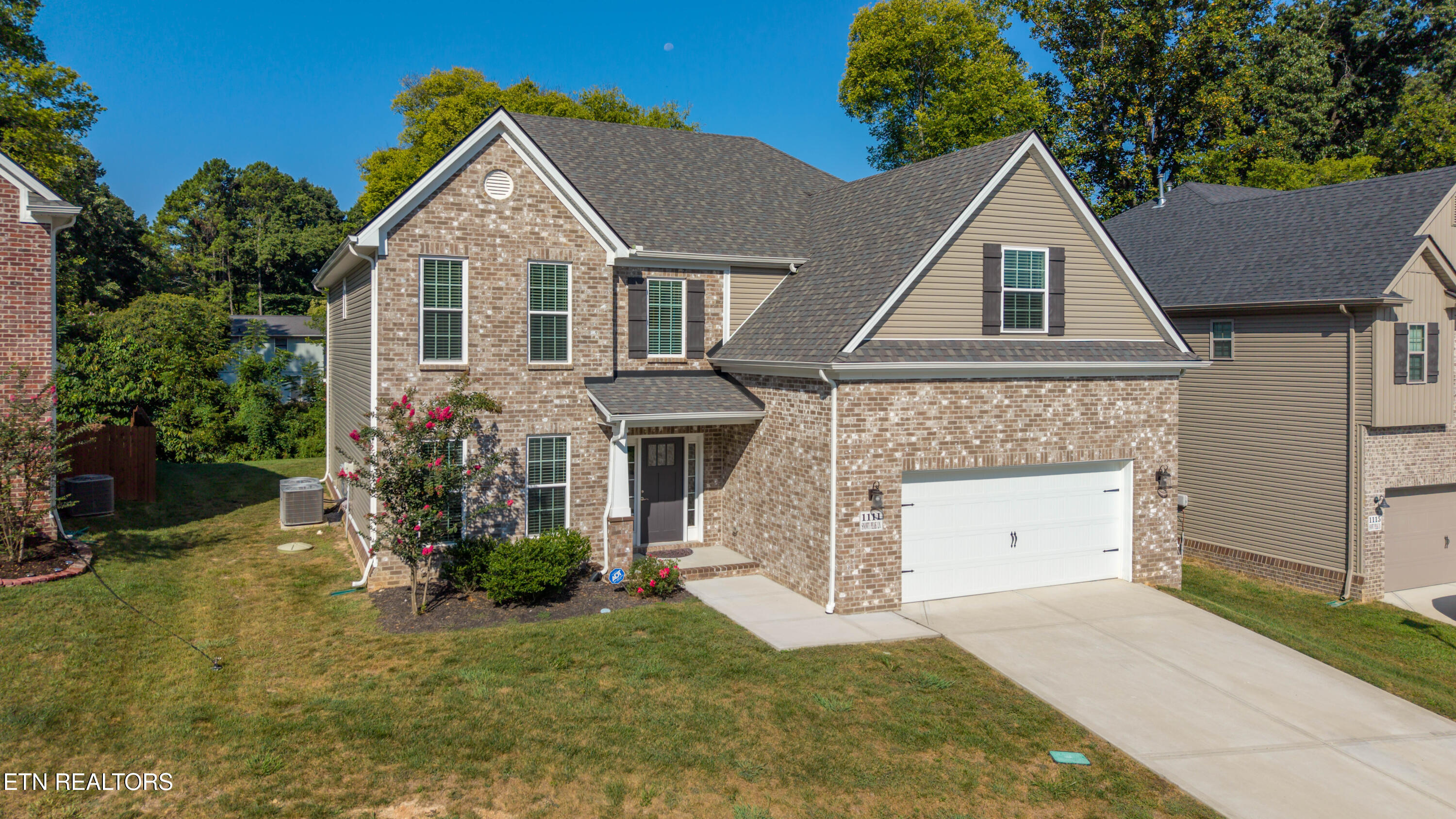 1111 Snowy Peak Lane — photo