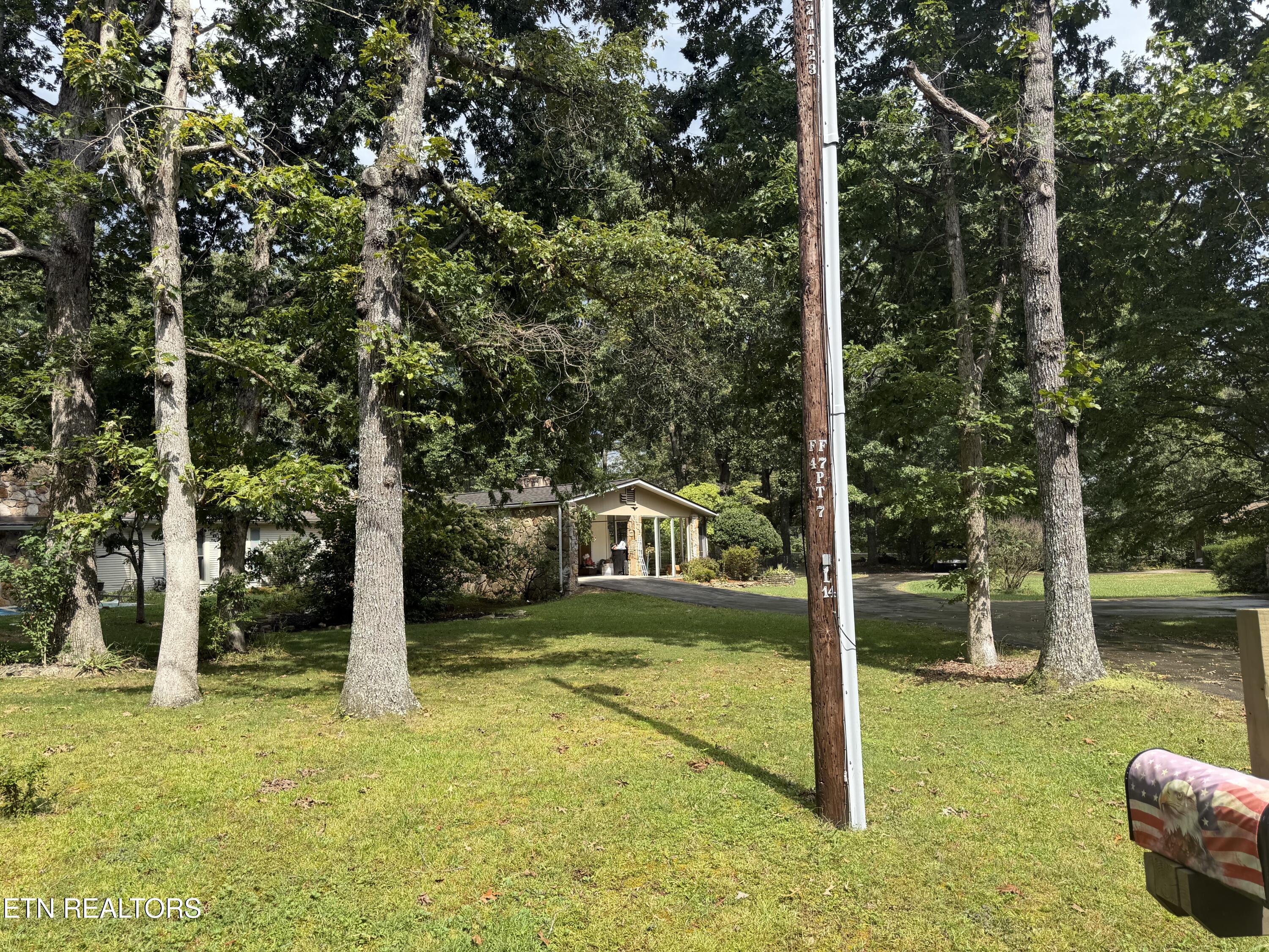 18 Lake Forest Lane — photo