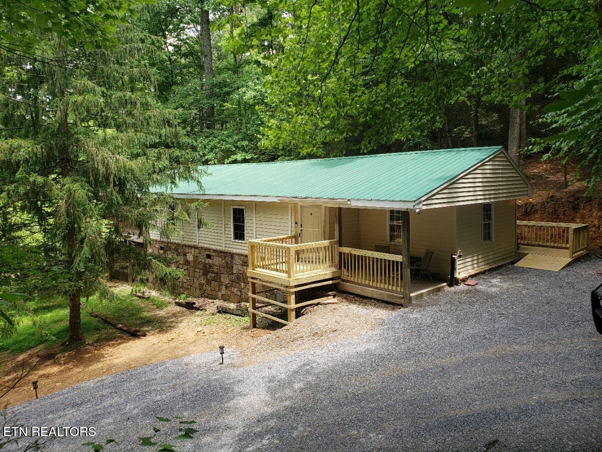 1110 S Spring Hollow Rd — photo
