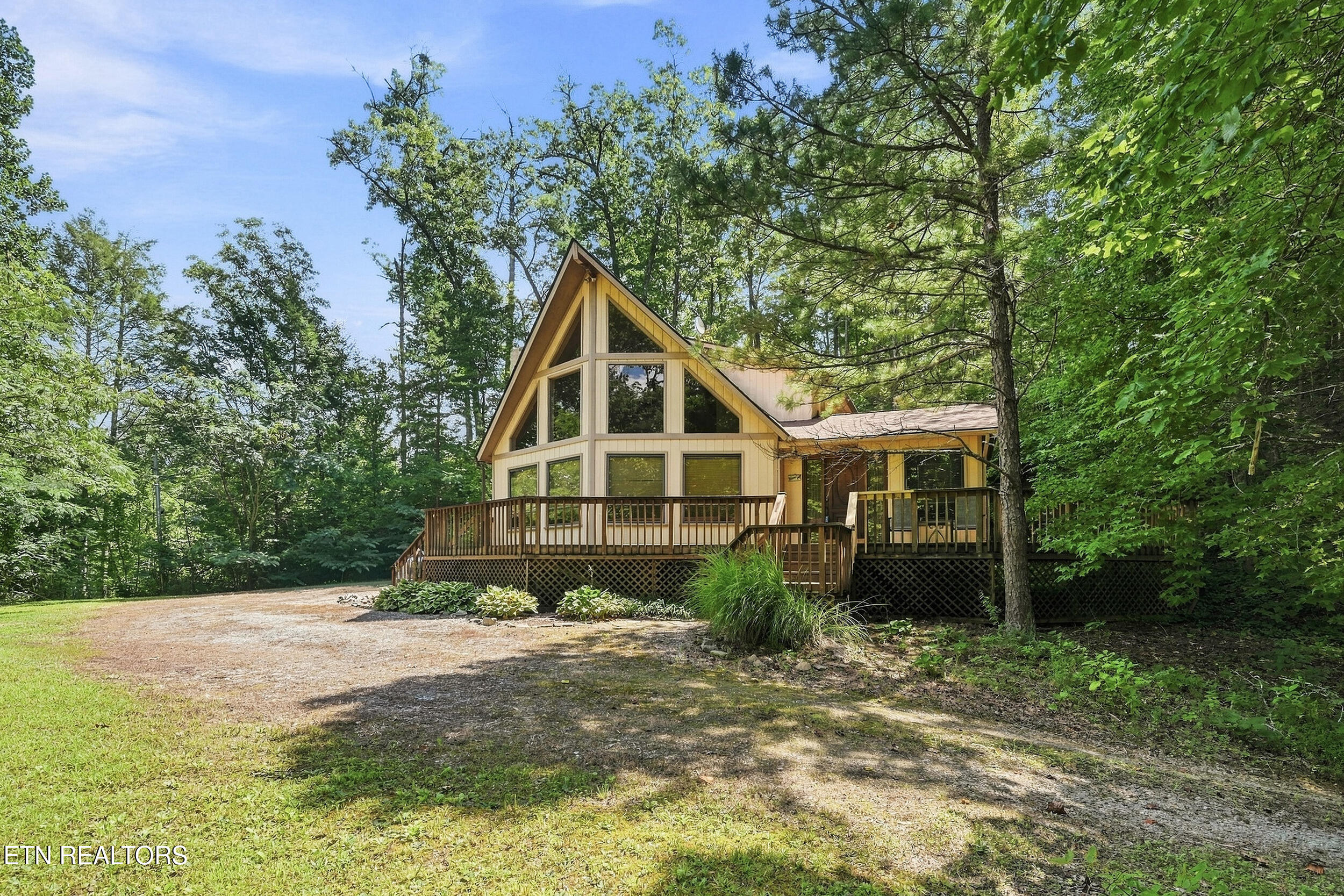 409 Jefferson Rd — photo