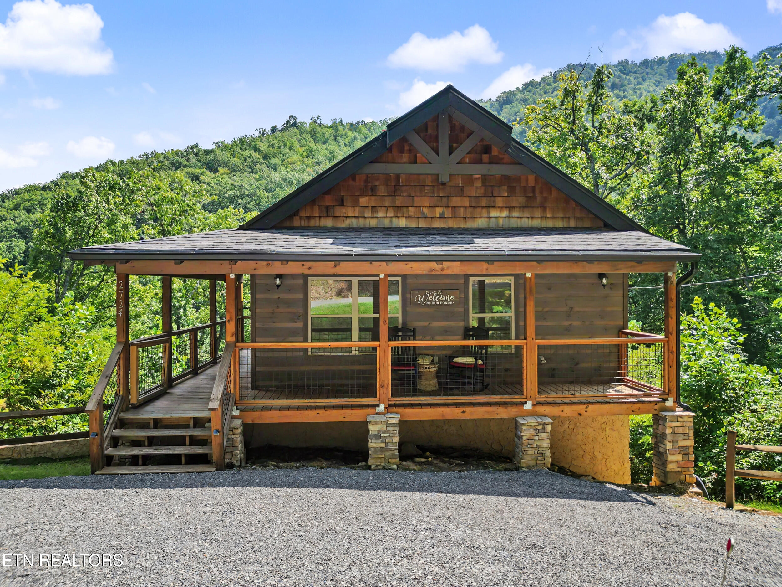 2724 Pine Crest Lane — photo