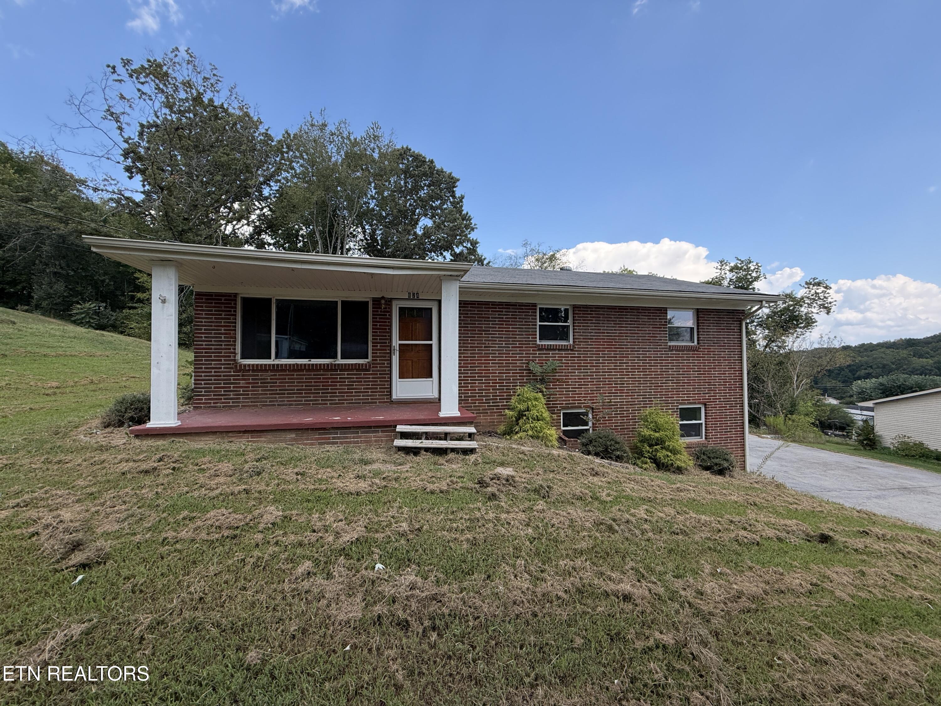 824 Pleasant View Drive — photo