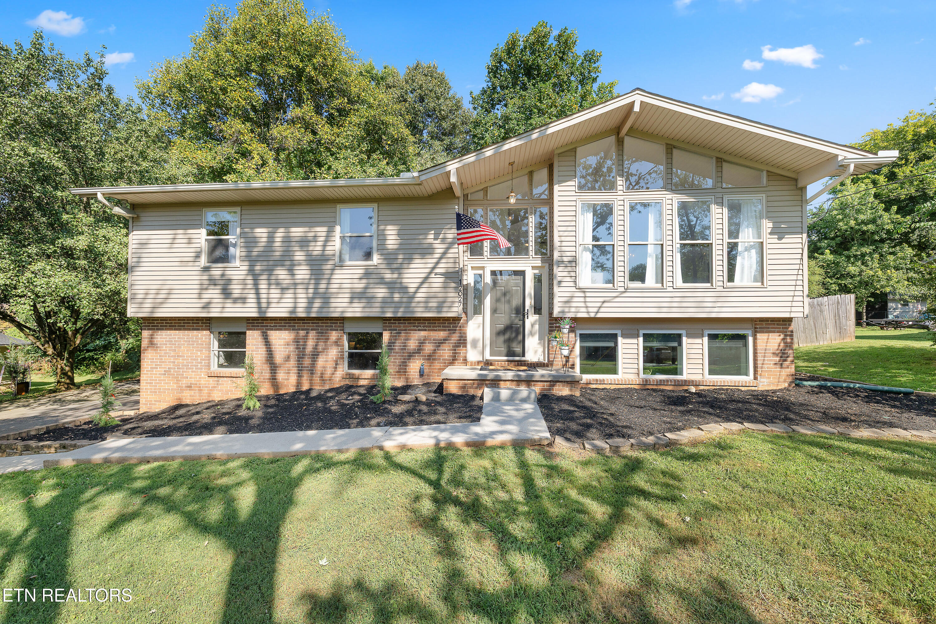 12027 Midhurst Drive — photo