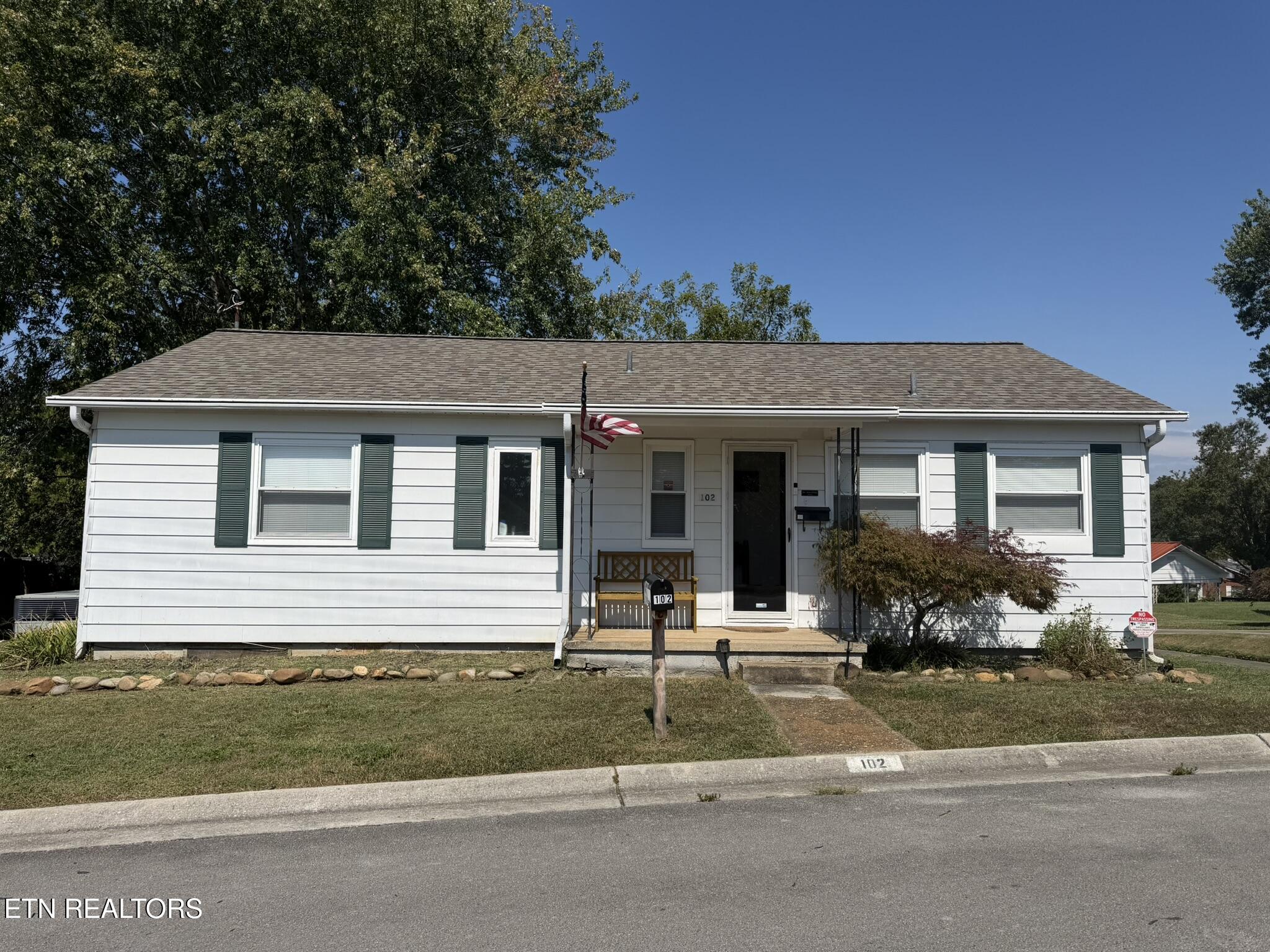 102 Victoria Rd — photo