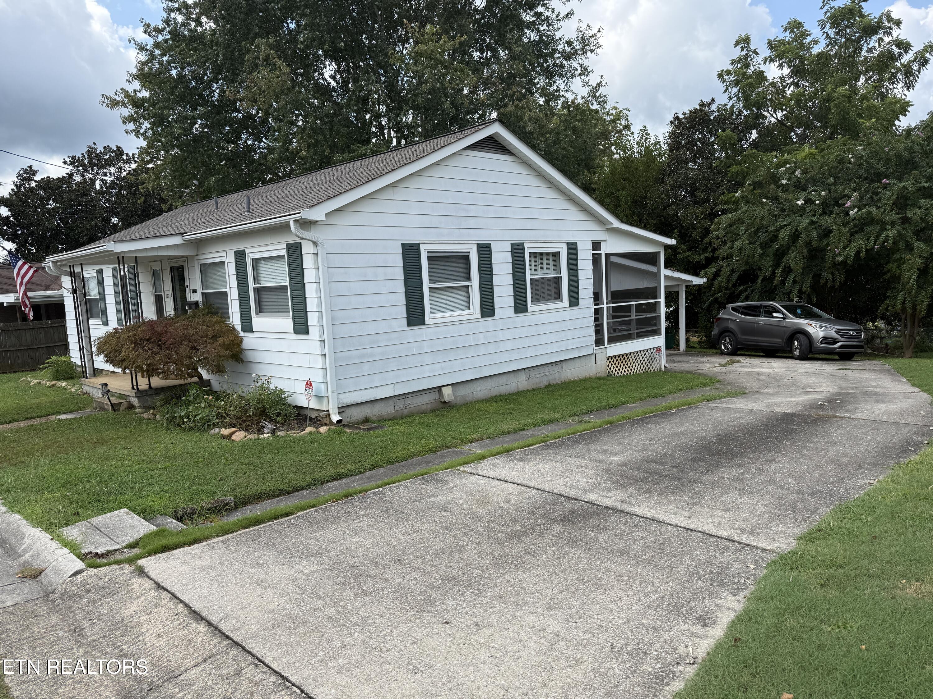 102 Victoria Rd, Oak Ridge, TN 37830 — photo 2