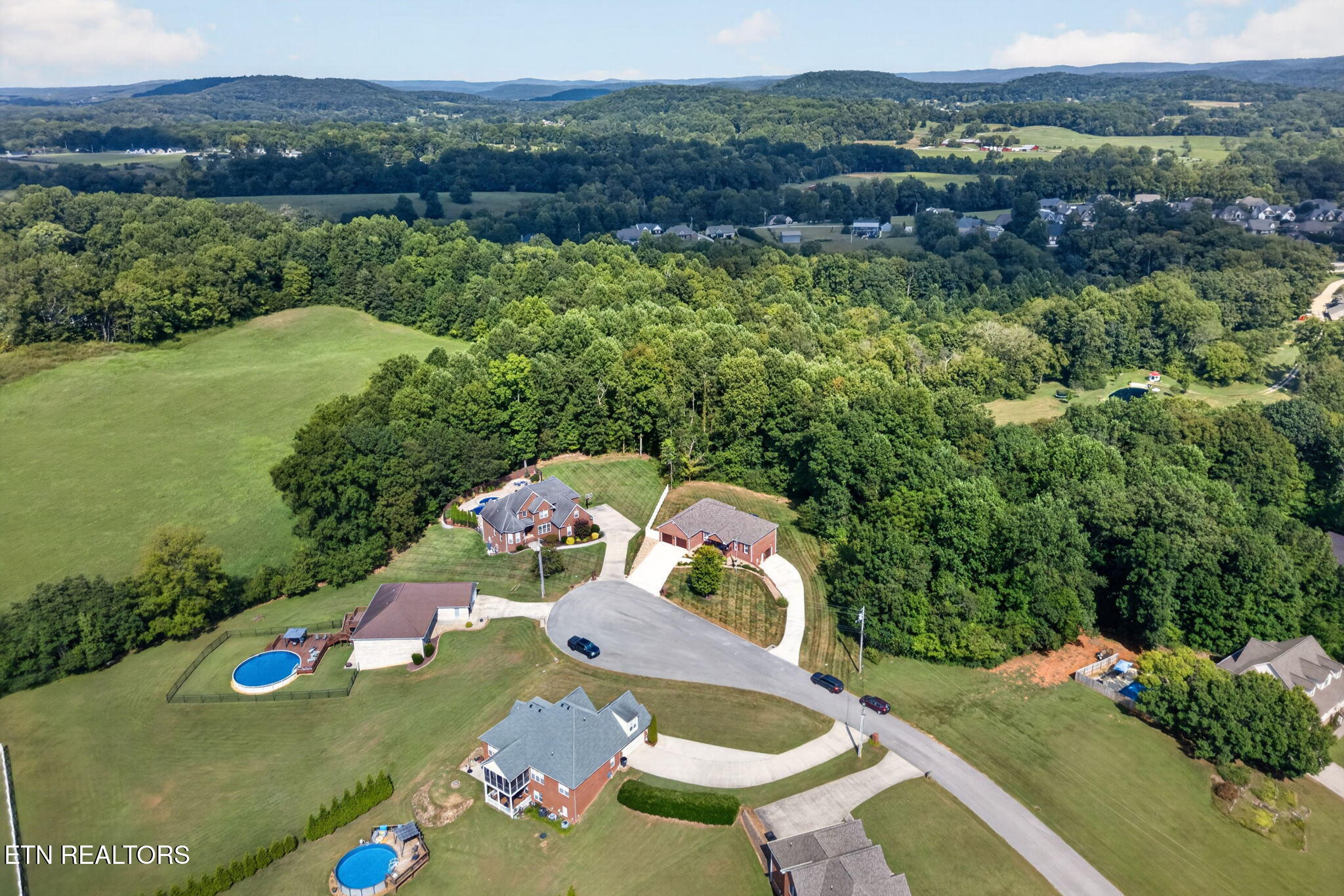 4816 River Bend Court — photo