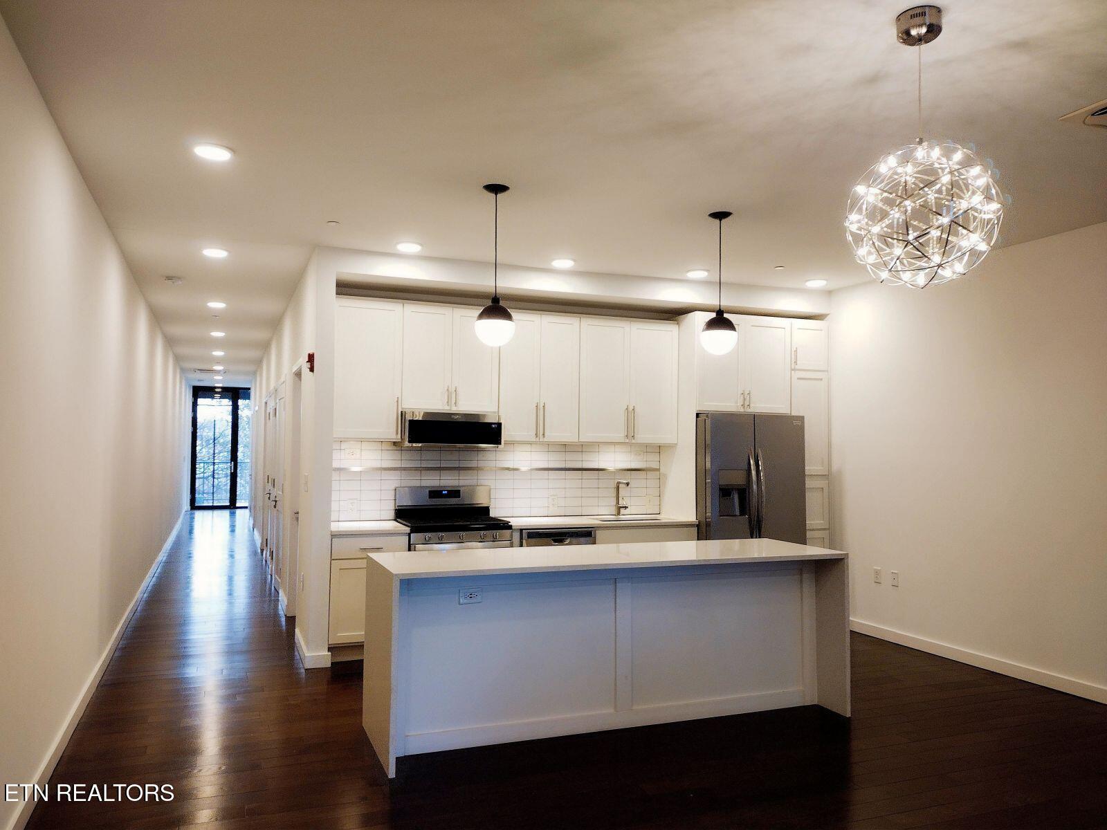 608 W Hill Ave 202 — photo