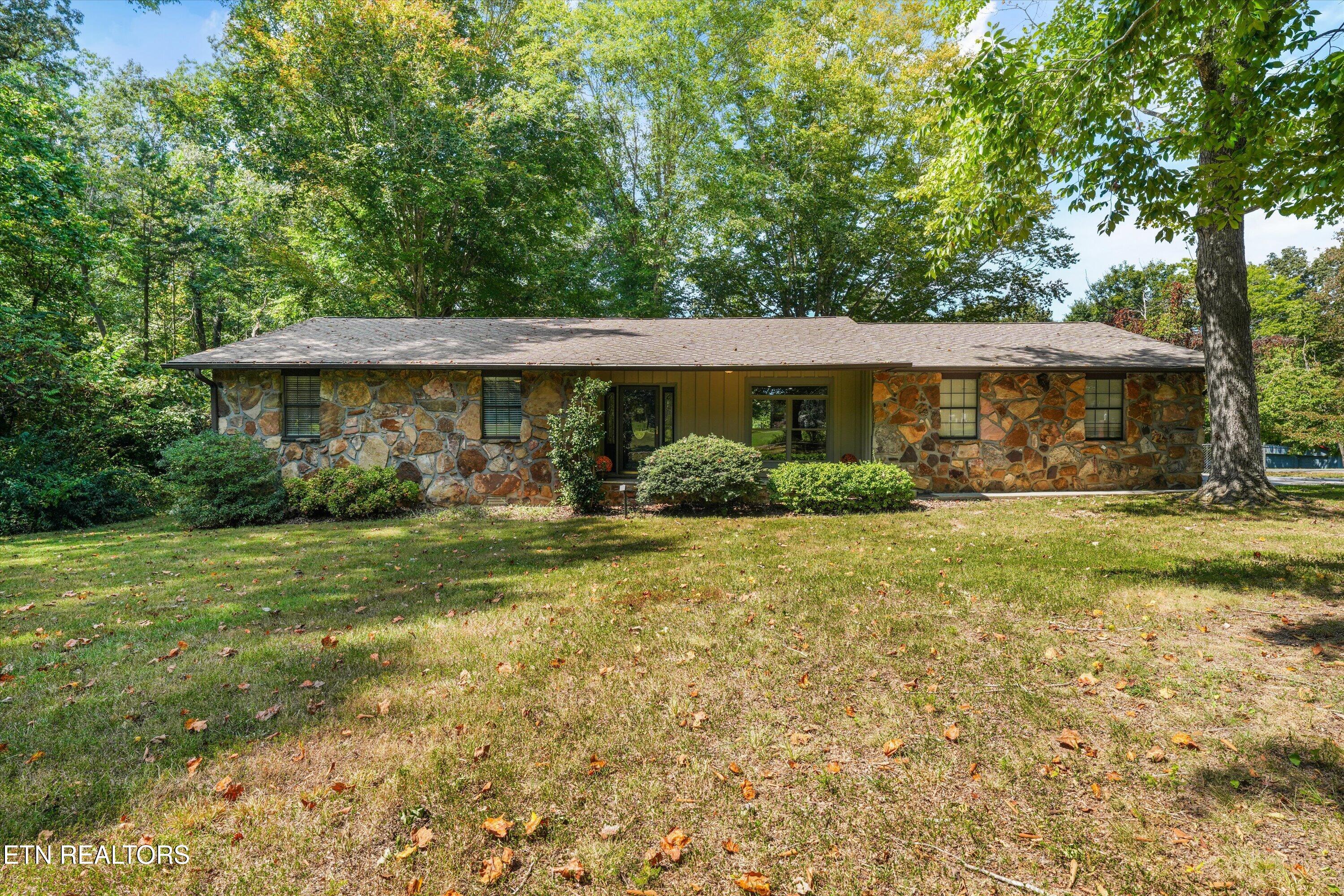 405 Sportsman Rd — photo