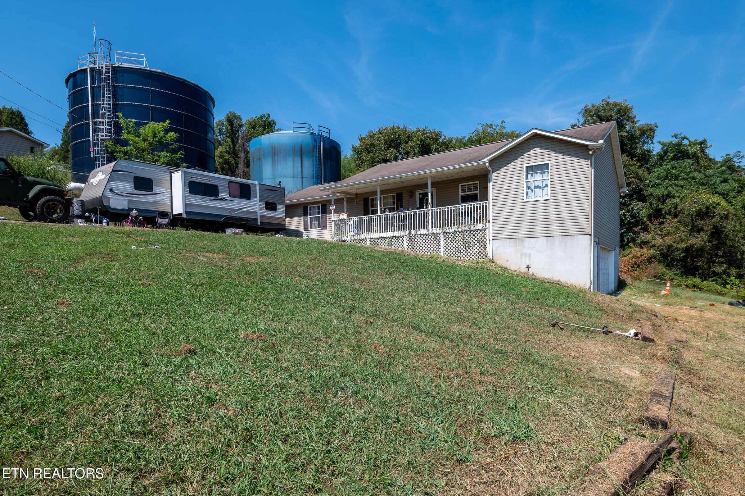 885 N Ridgecrest Rd, Luttrell, TN 37779 — photo 2