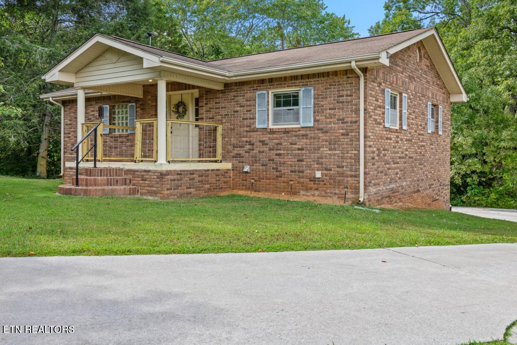 1020 Bledsoe Drive — photo