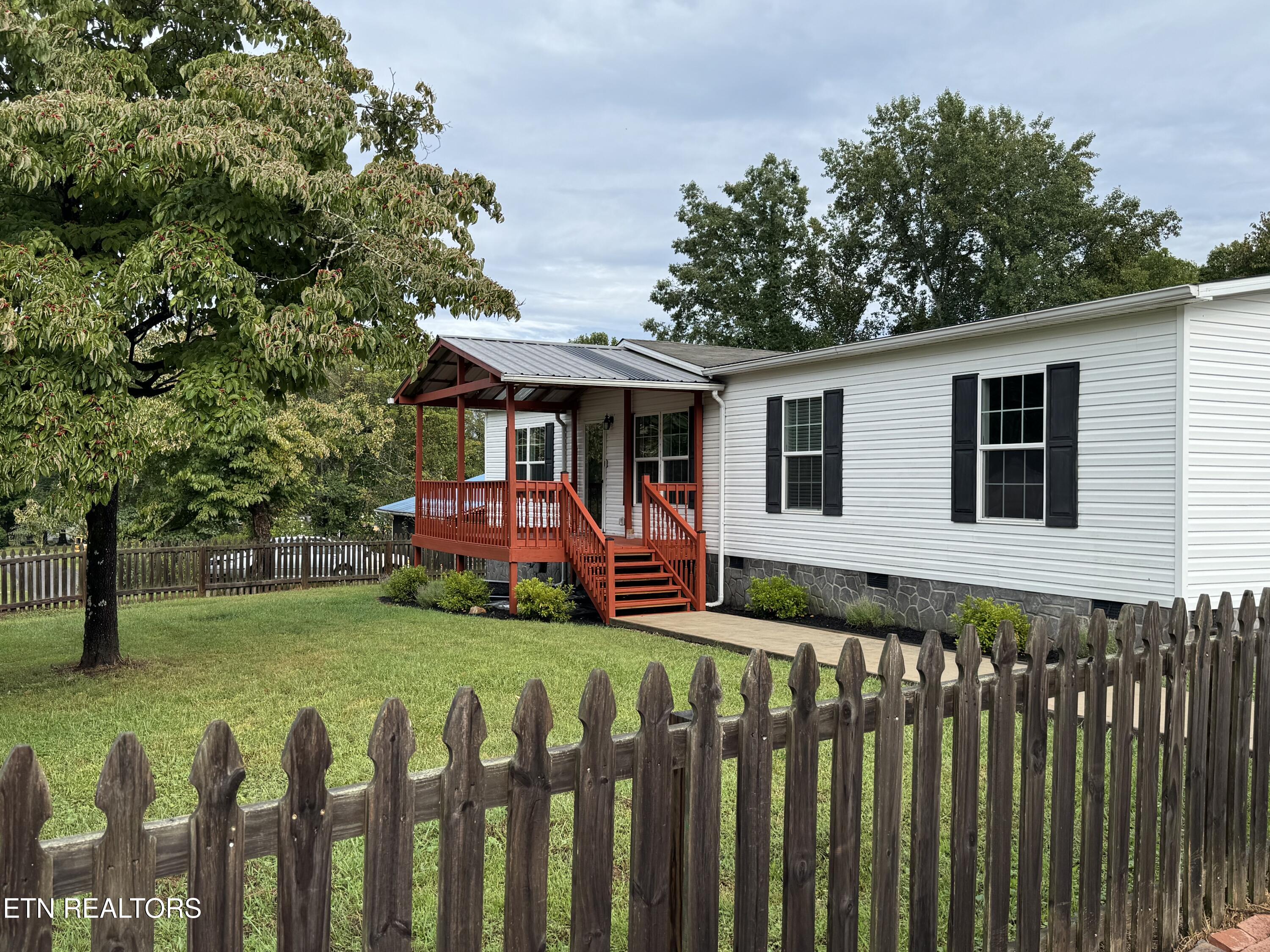 304 Peach Tree Circle — photo