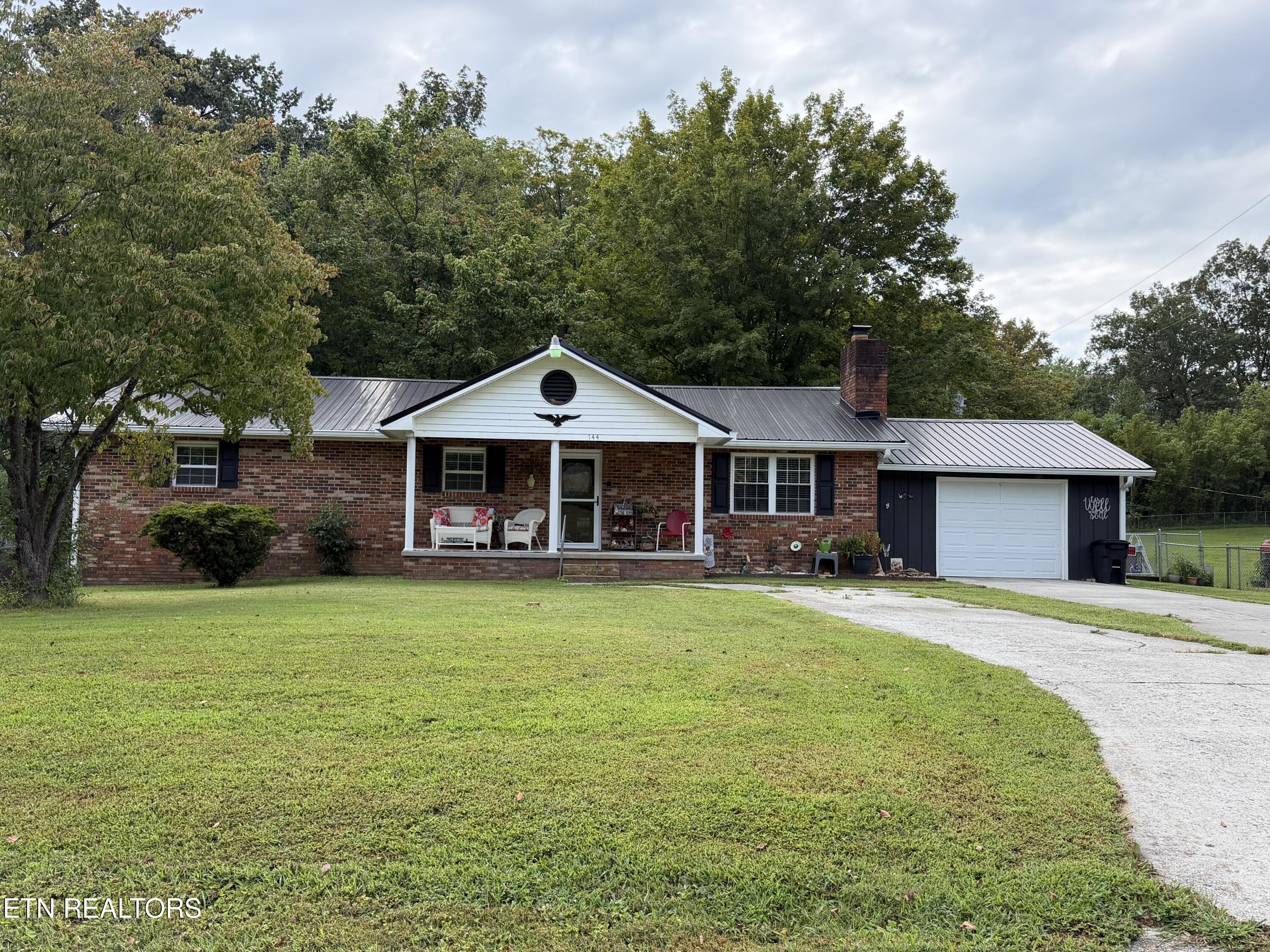 744 Cross Valley Rd — photo