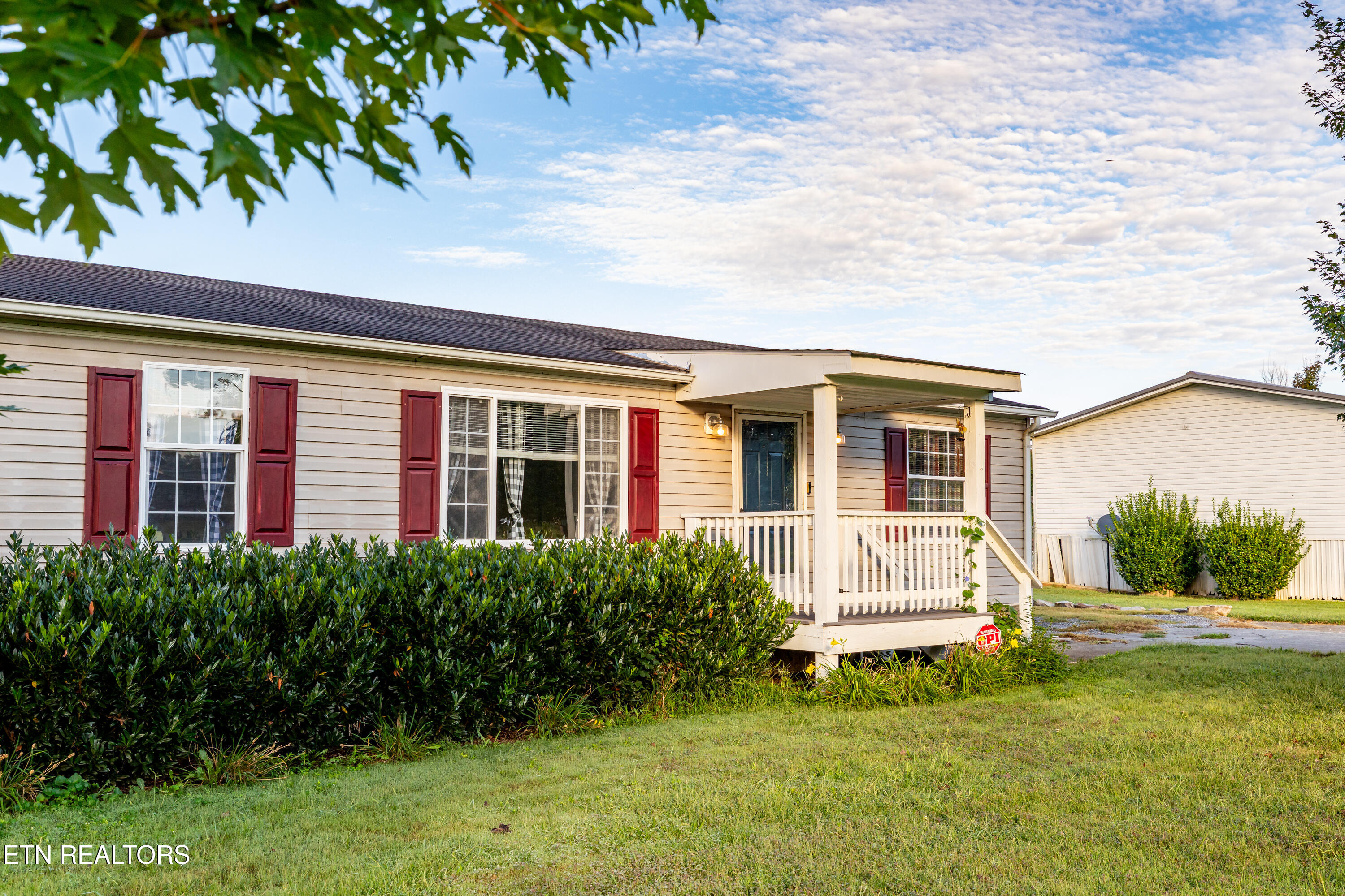 1229 Mountain View Circle — photo